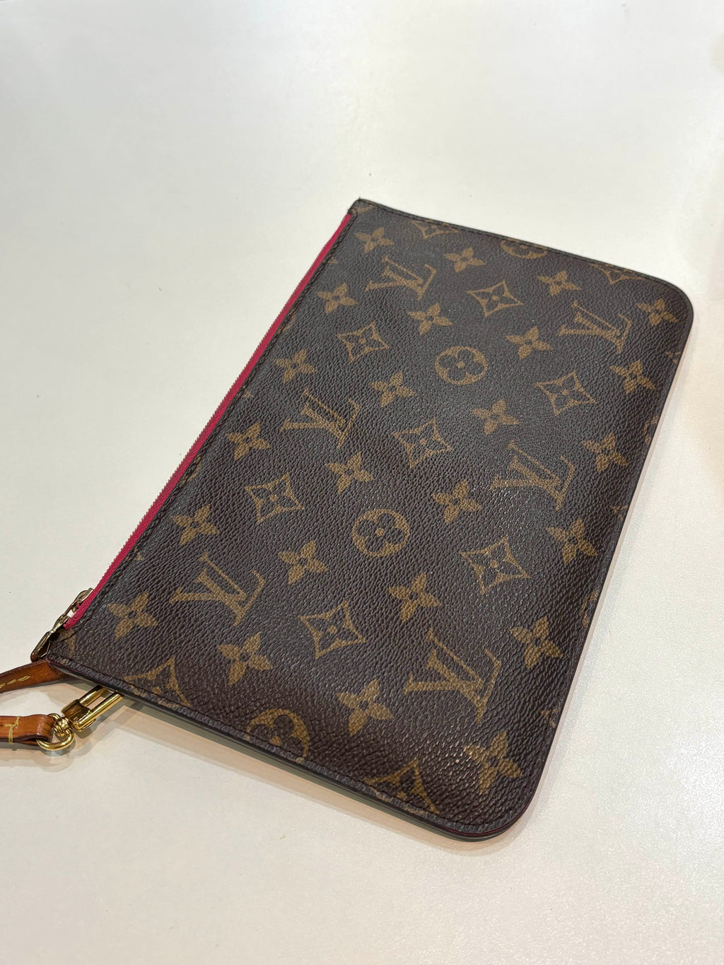 LOUIS VUITTON MONOGRAM WRISLET FUSCIA INTERIOR POUCHETTE