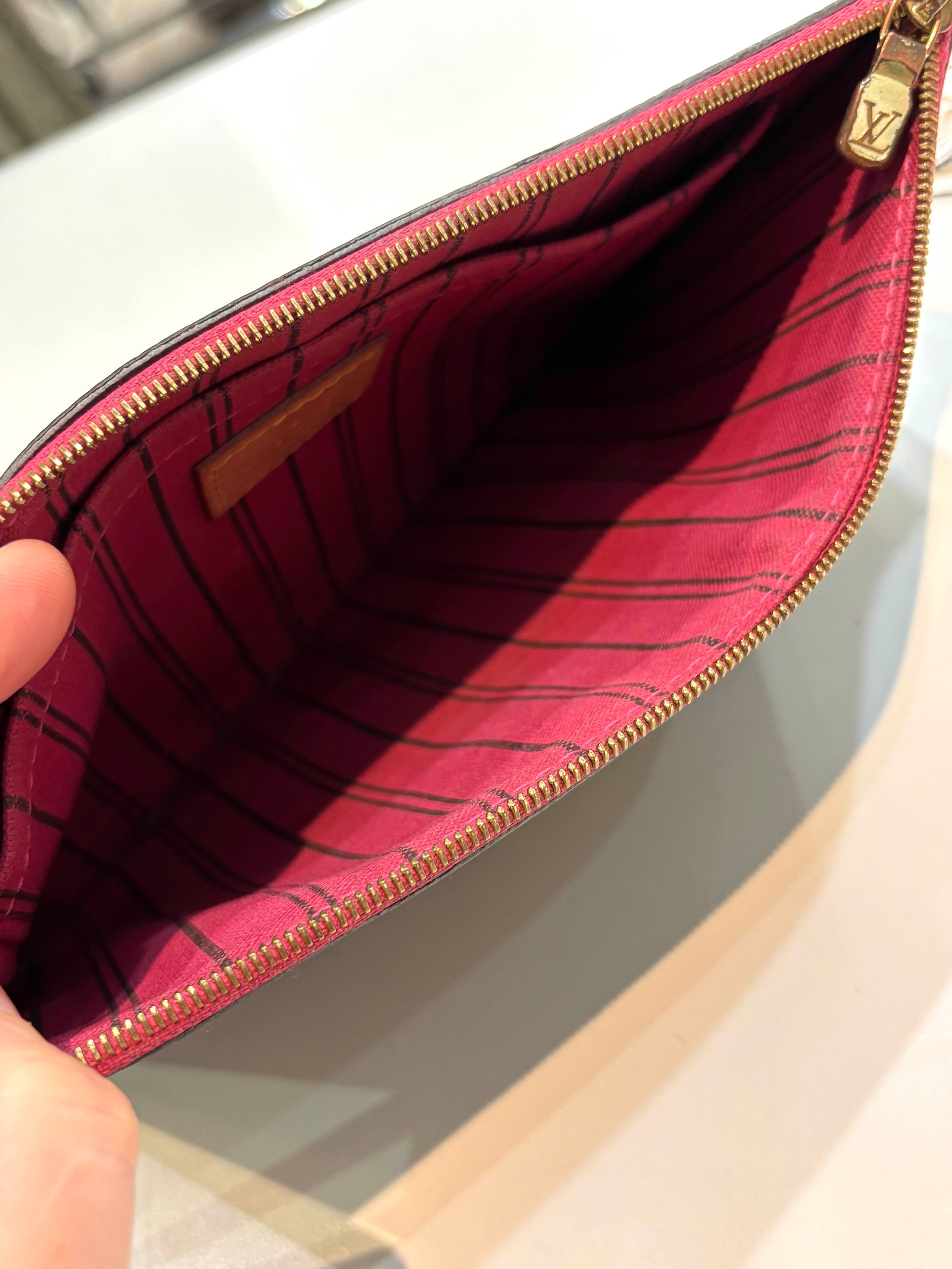 LOUIS VUITTON MONOGRAM WRISLET FUSCIA INTERIOR POUCHETTE