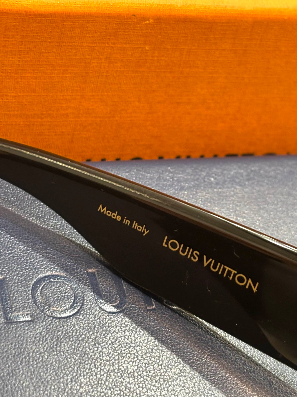 LOUIS VUITTON OVERSIZED SUNGLASSES