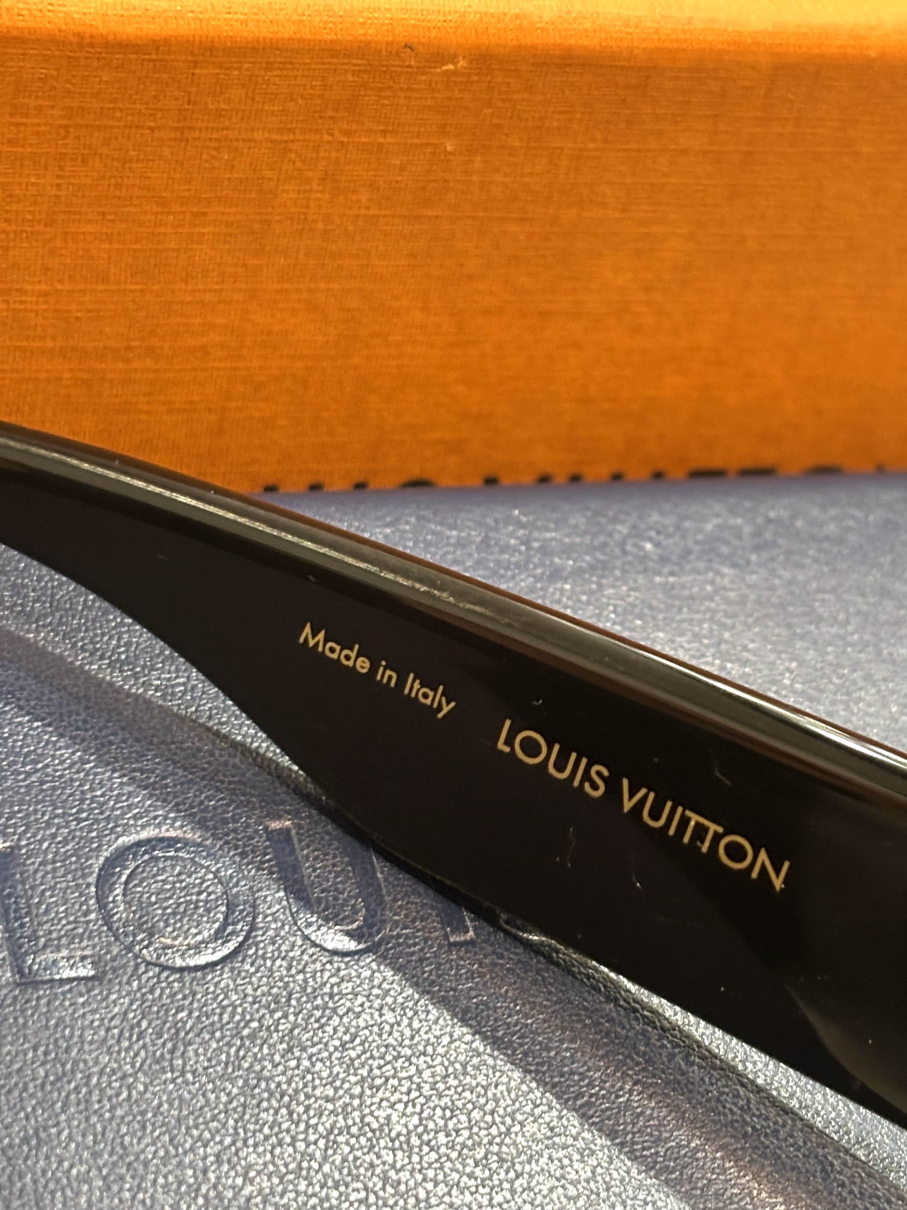 LOUIS VUITTON OVERSIZED SUNGLASSES