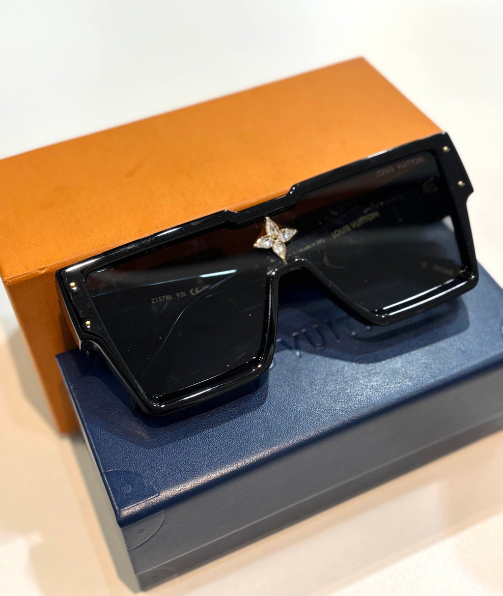 LOUIS VUITTON OVERSIZED SUNGLASSES