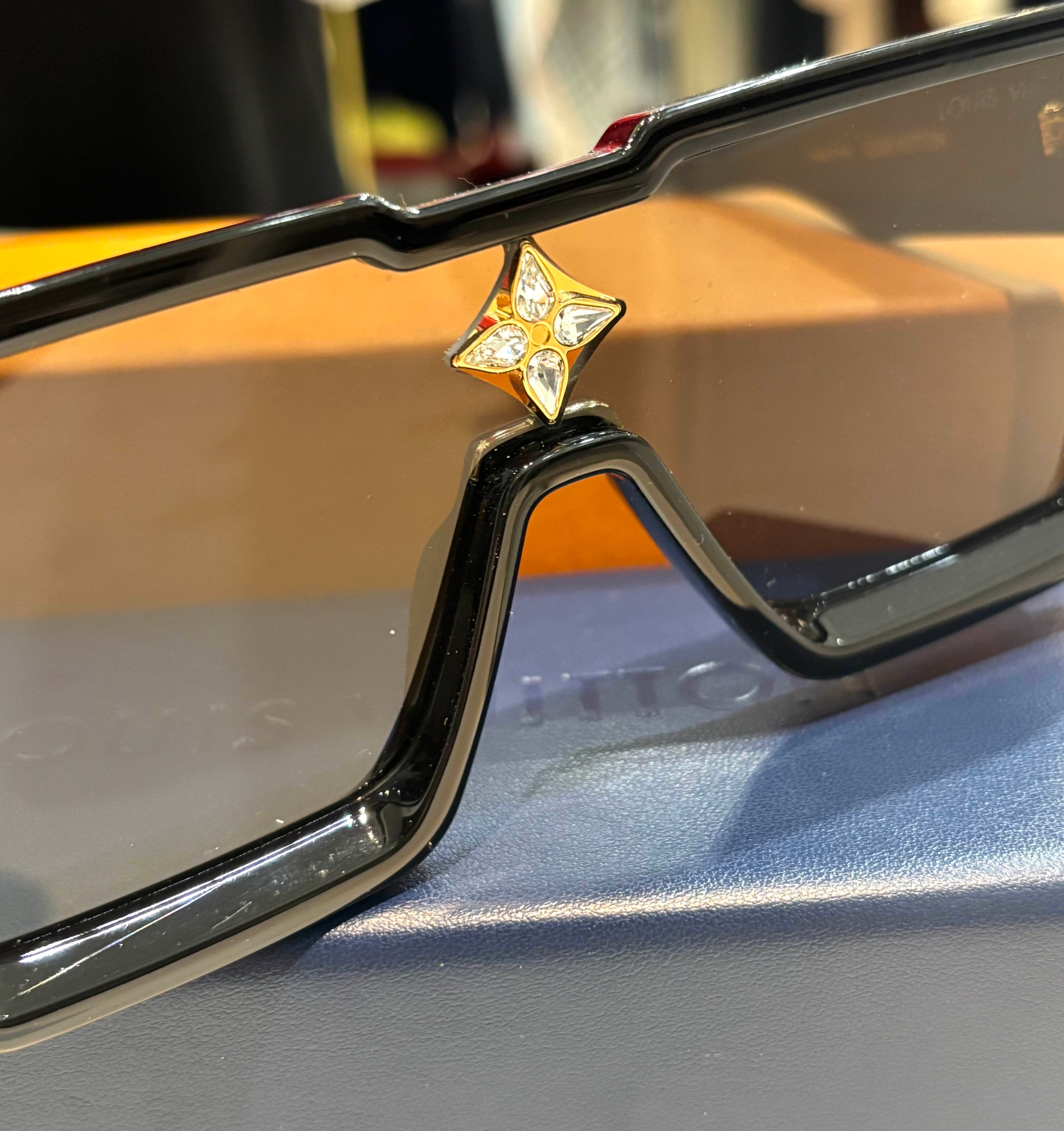 LOUIS VUITTON OVERSIZED SUNGLASSES