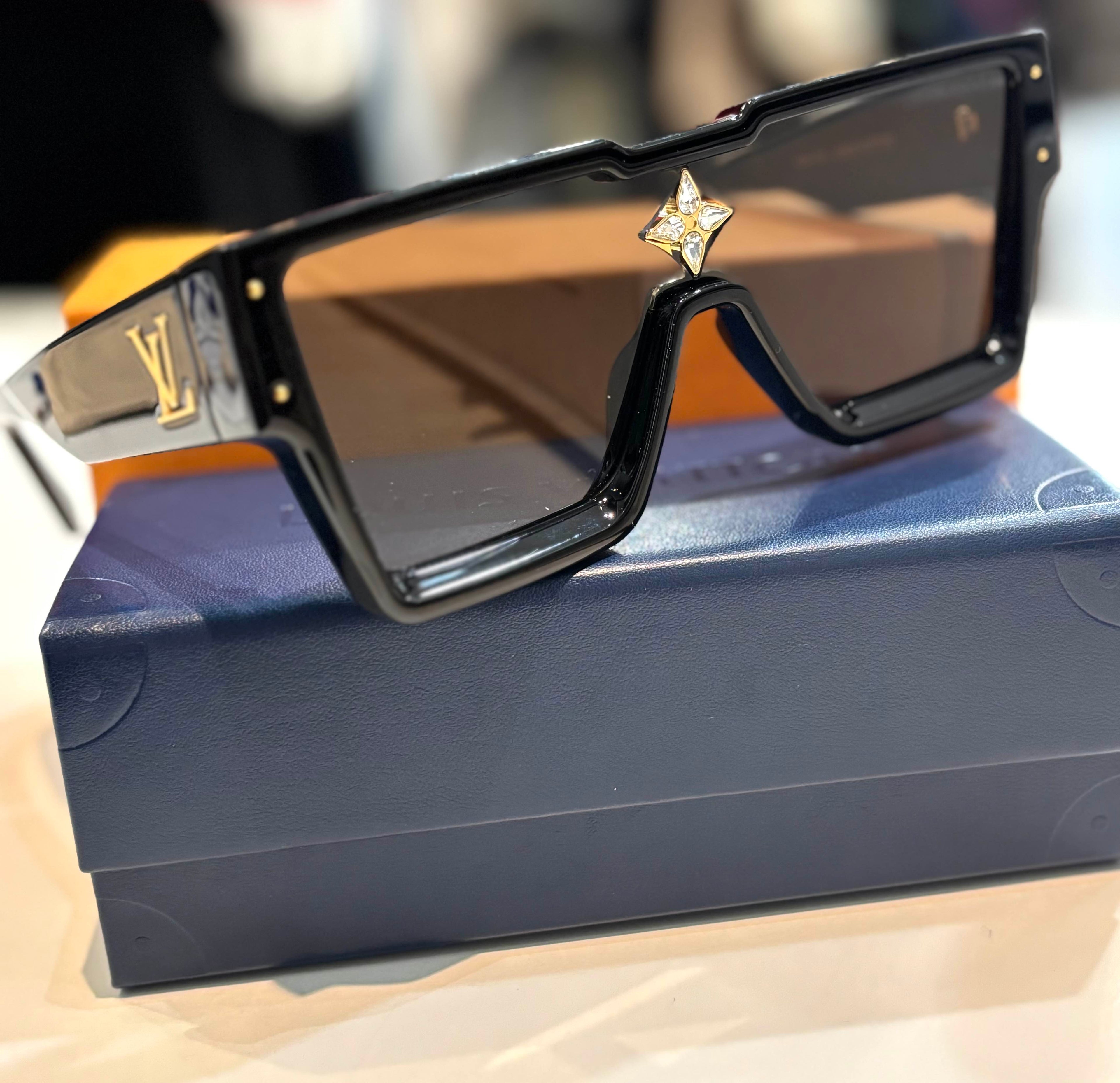 LOUIS VUITTON OVERSIZED SUNGLASSES