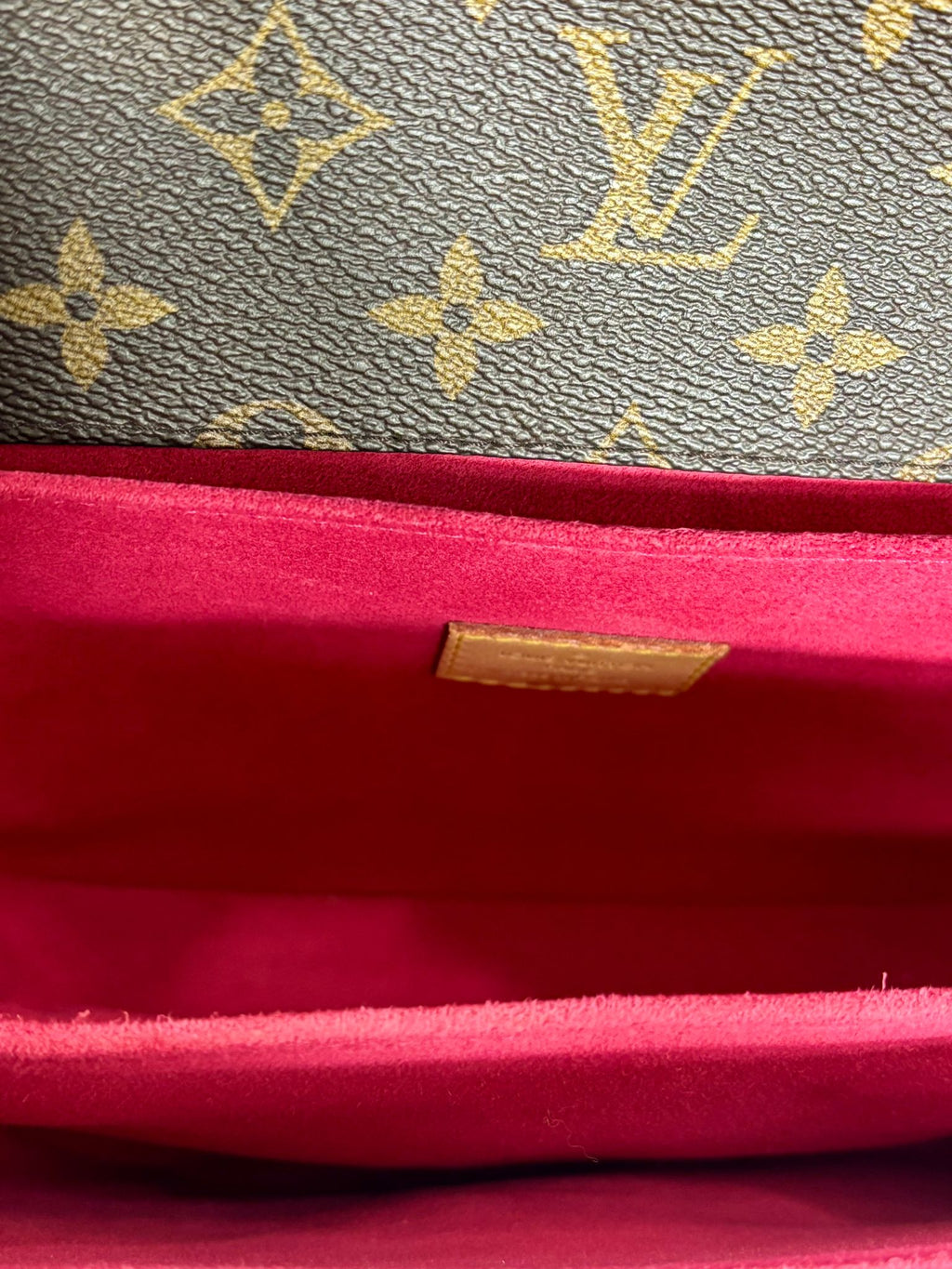 LOUIS VUITTON MONOGRAM LOVE LOCK POCHETTE METIS