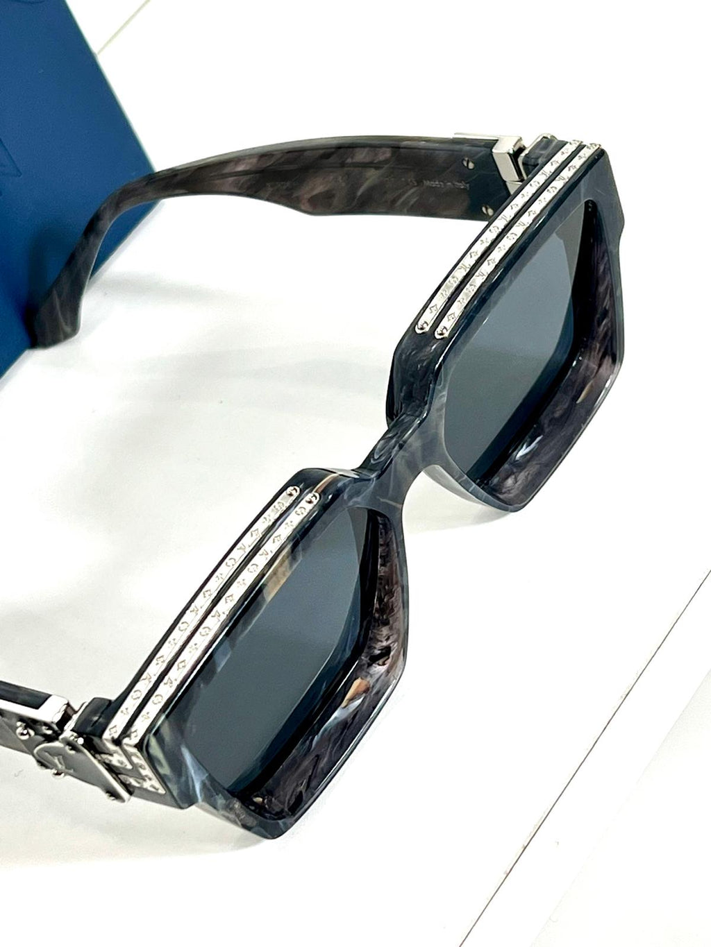 LOUIS VUITTONS MILLIONAIRES Z1326W SUNGLASSES IN BLACK MARBLE