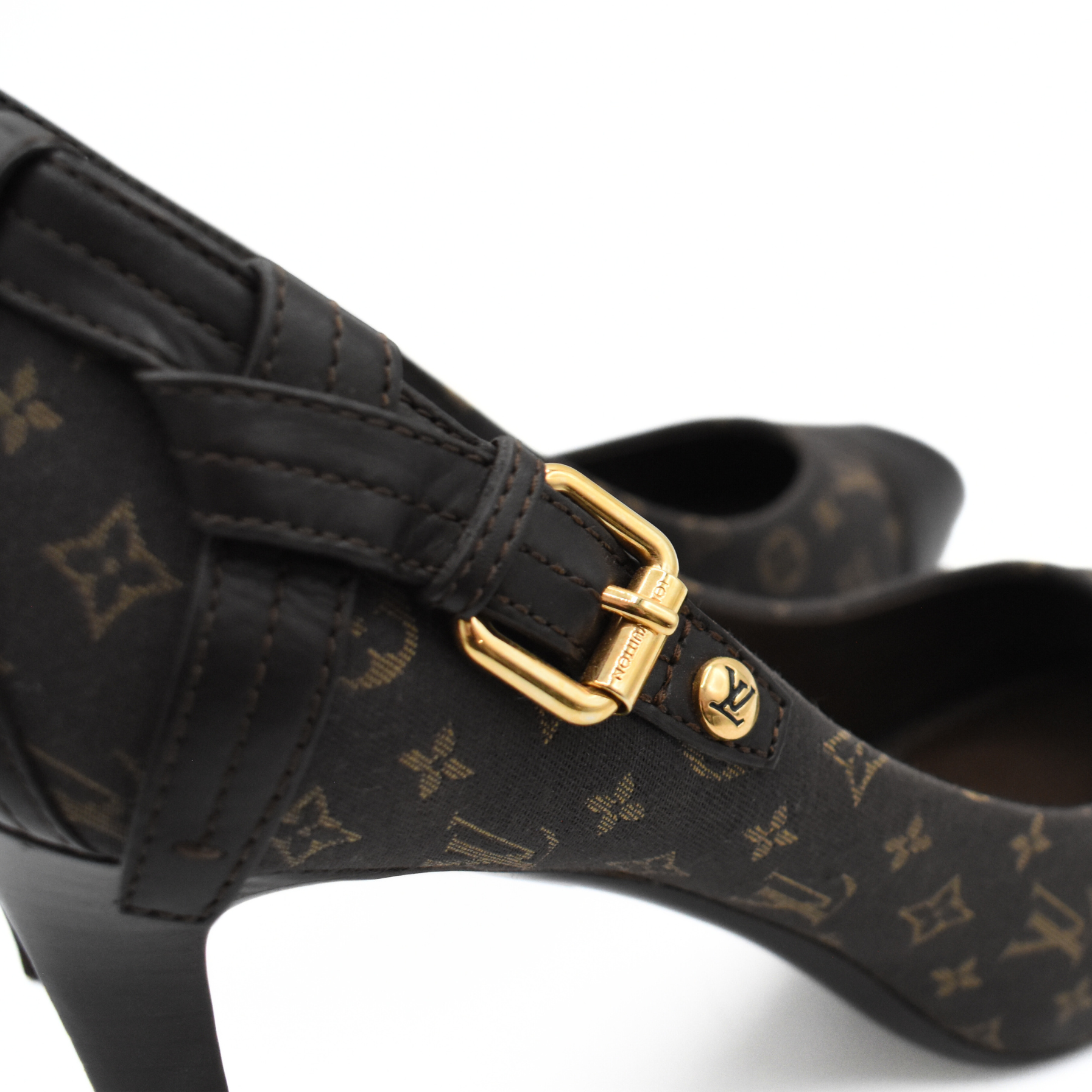 Louis Vuitton Monogram Pumps - Women's 38