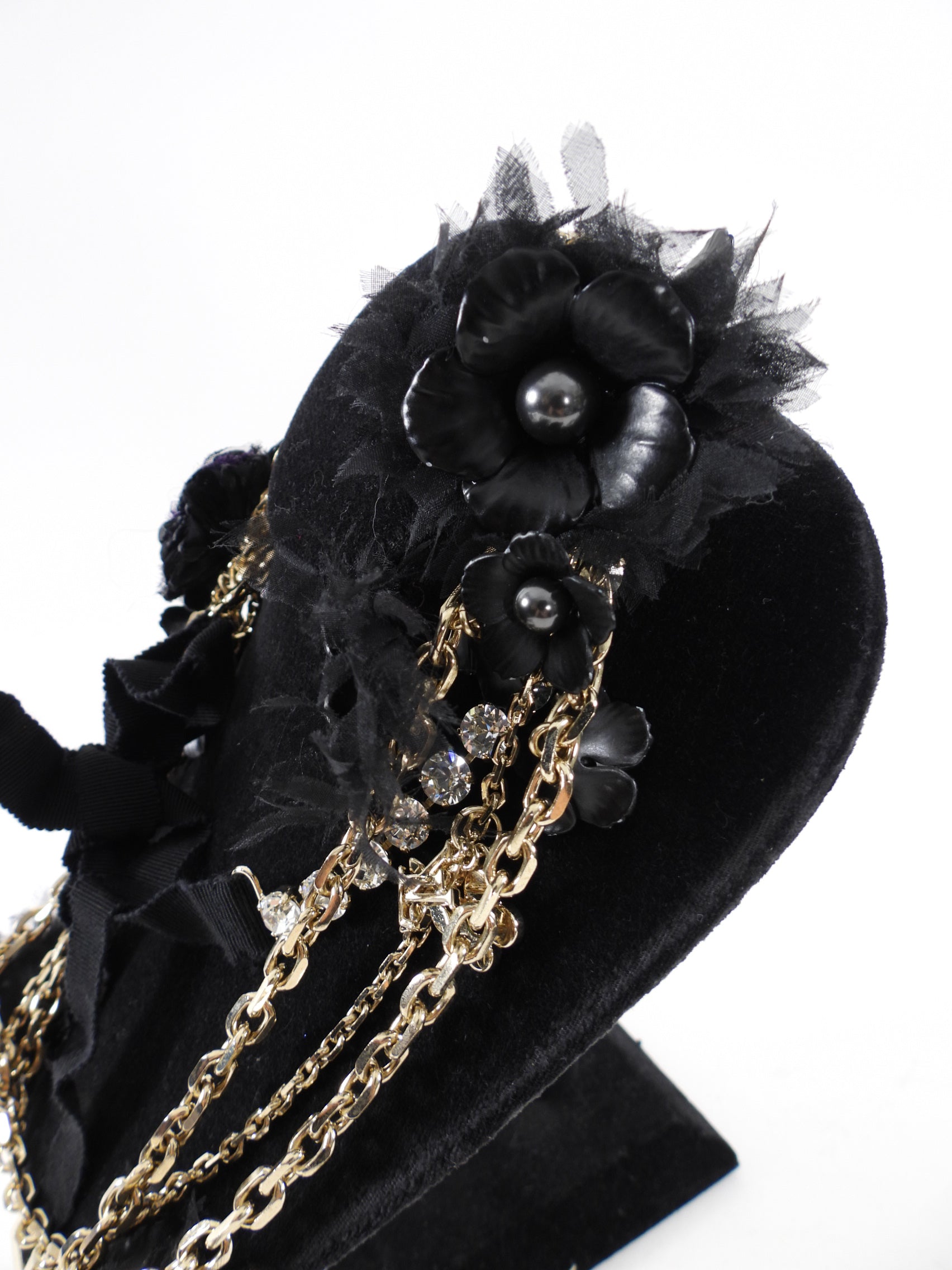 Louis Vuitton Vintage Fall 2005 Black and Purple Chain Crystal Flower Ribbon Necklace