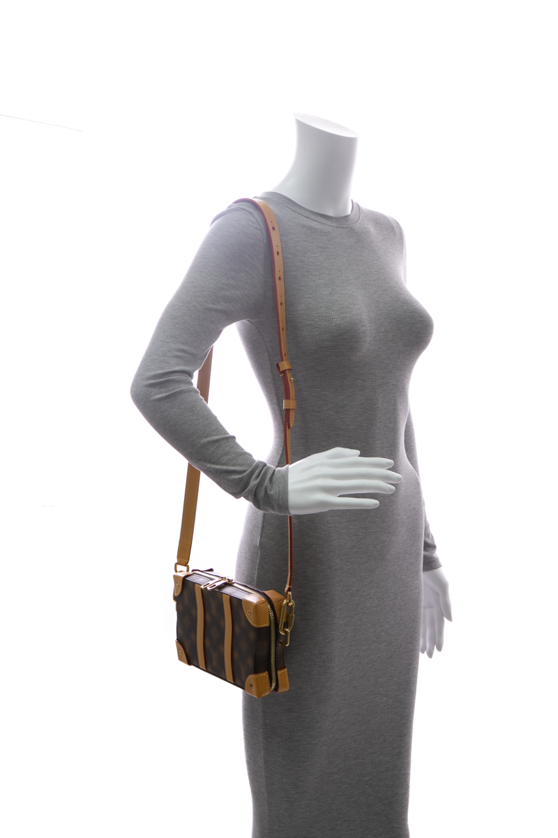 Blurry Trunk Messenger Bag