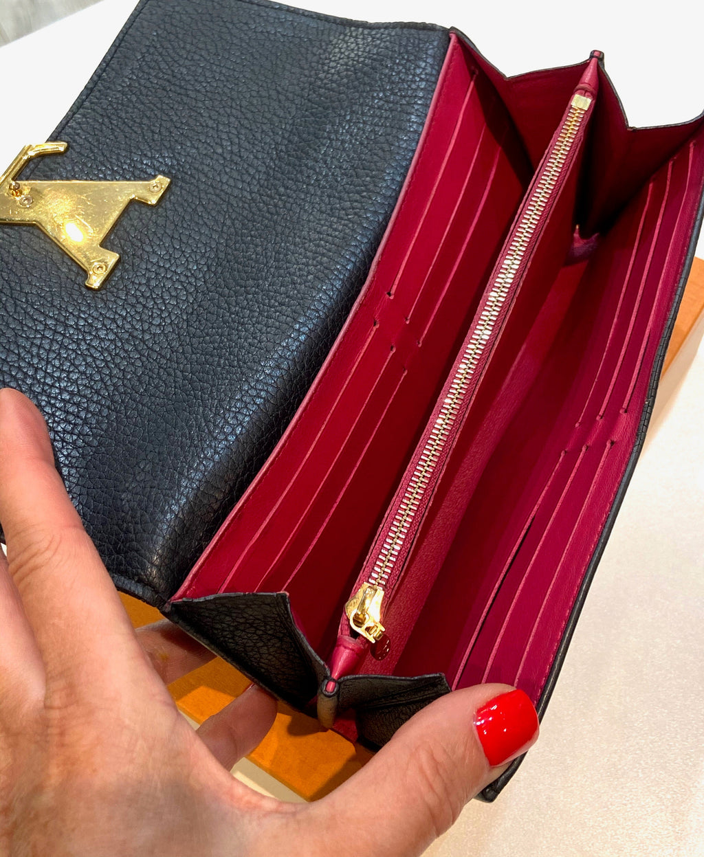 LOUIS VUITTON TAURILLON CAPUCINES WALLET