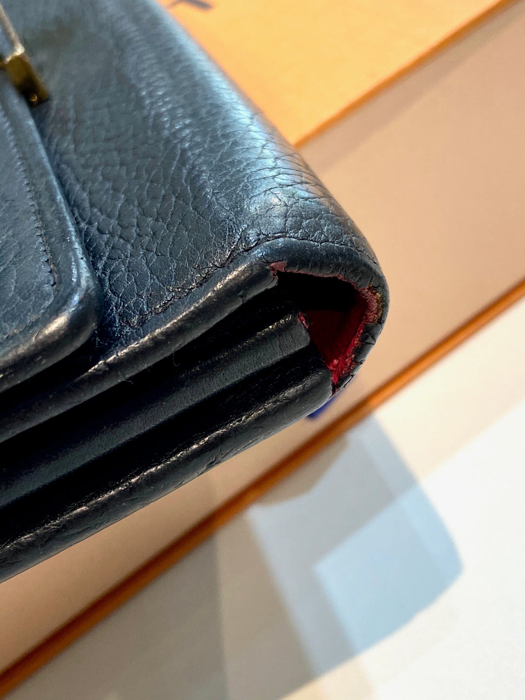 LOUIS VUITTON TAURILLON CAPUCINES WALLET