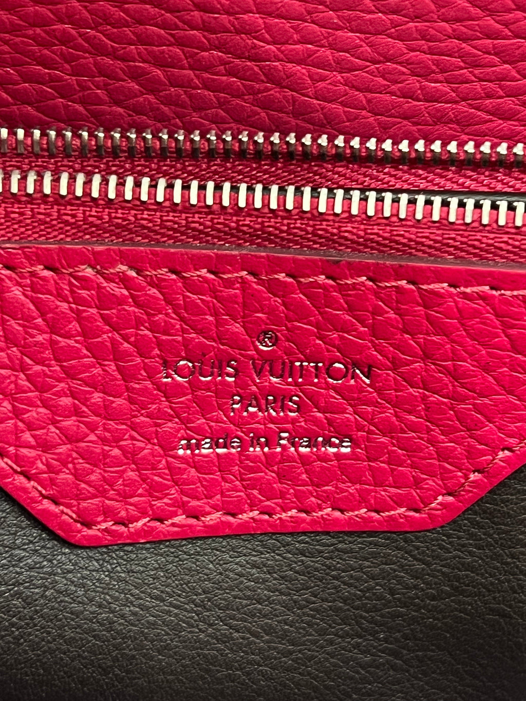 LOUIS VUITTON CAPUCINES MM LEATHER HANDBAG