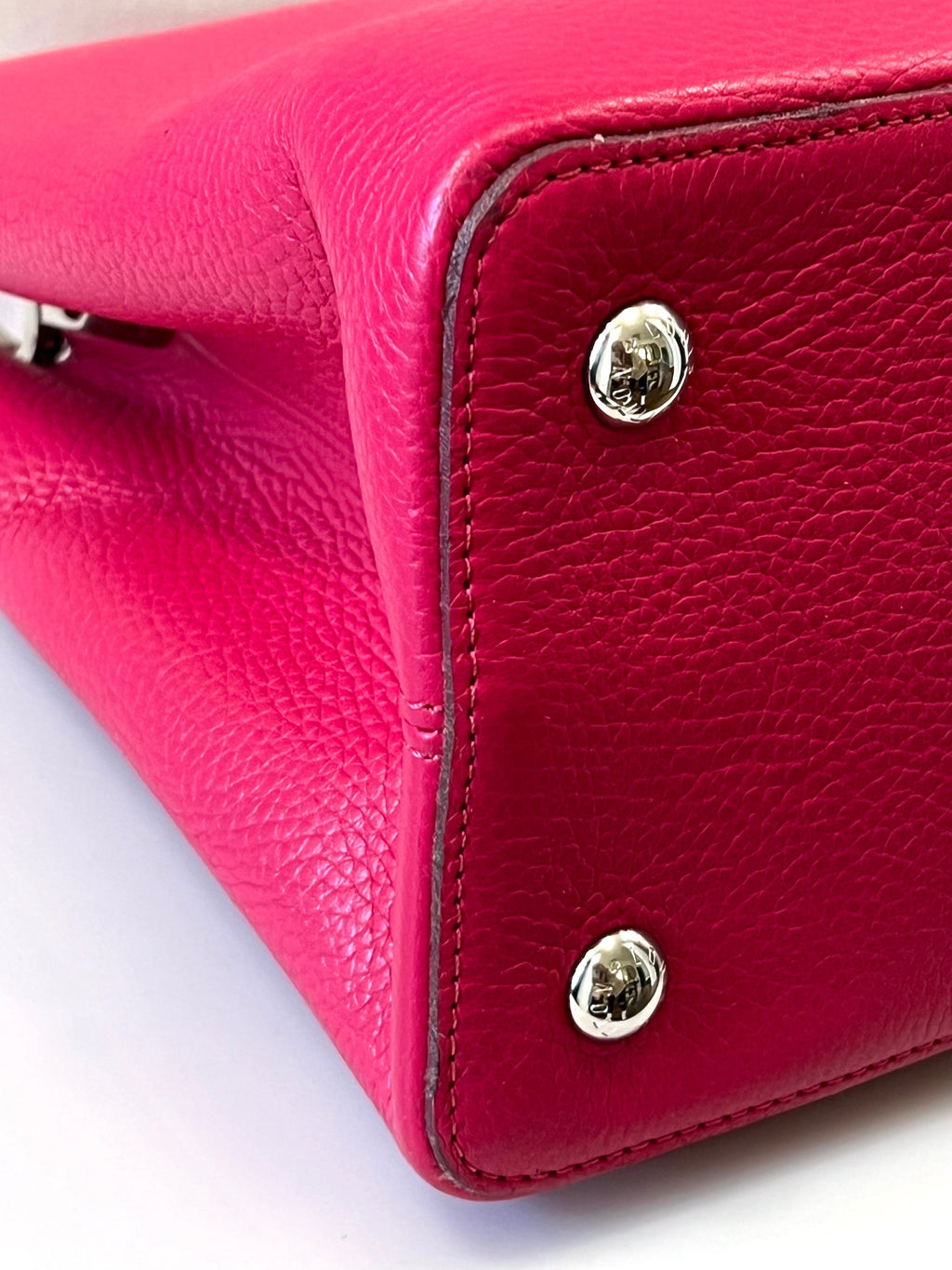 LOUIS VUITTON CAPUCINES MM LEATHER HANDBAG