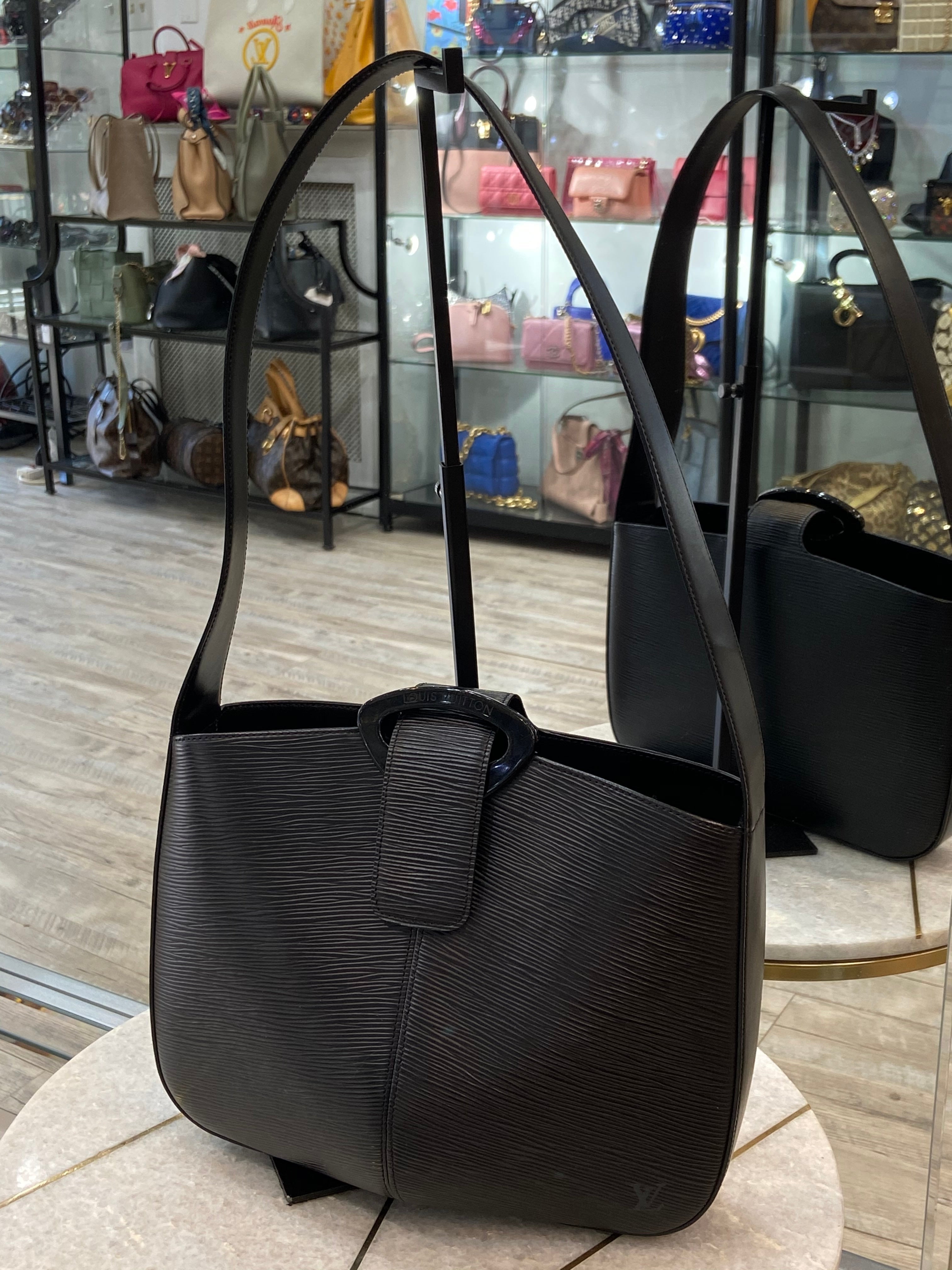 LOUIS VUITTON EPI LEATHER RÊVERIE SHOULDER BAG