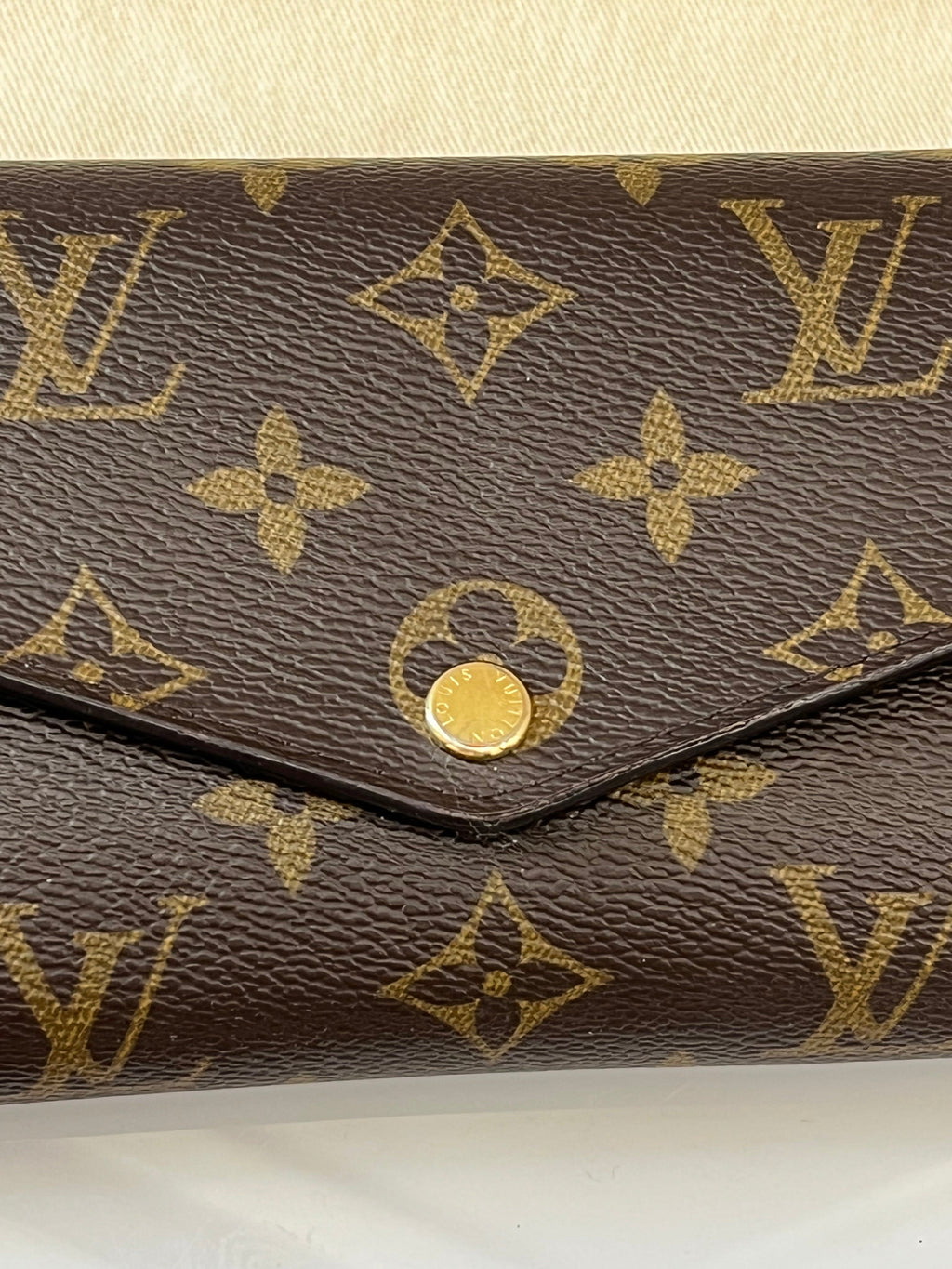 LOUIS VUITTON MONOGRAM SARAH WALLET FUCHSIA