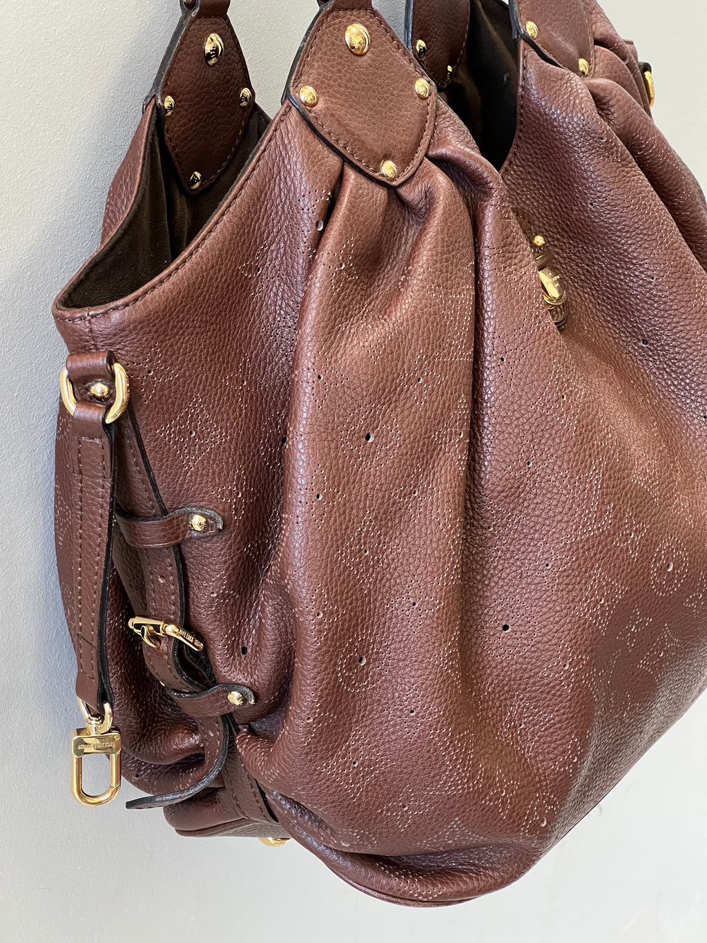 LOUIS VUITTON LEATHER MAHINA HOBO BAG