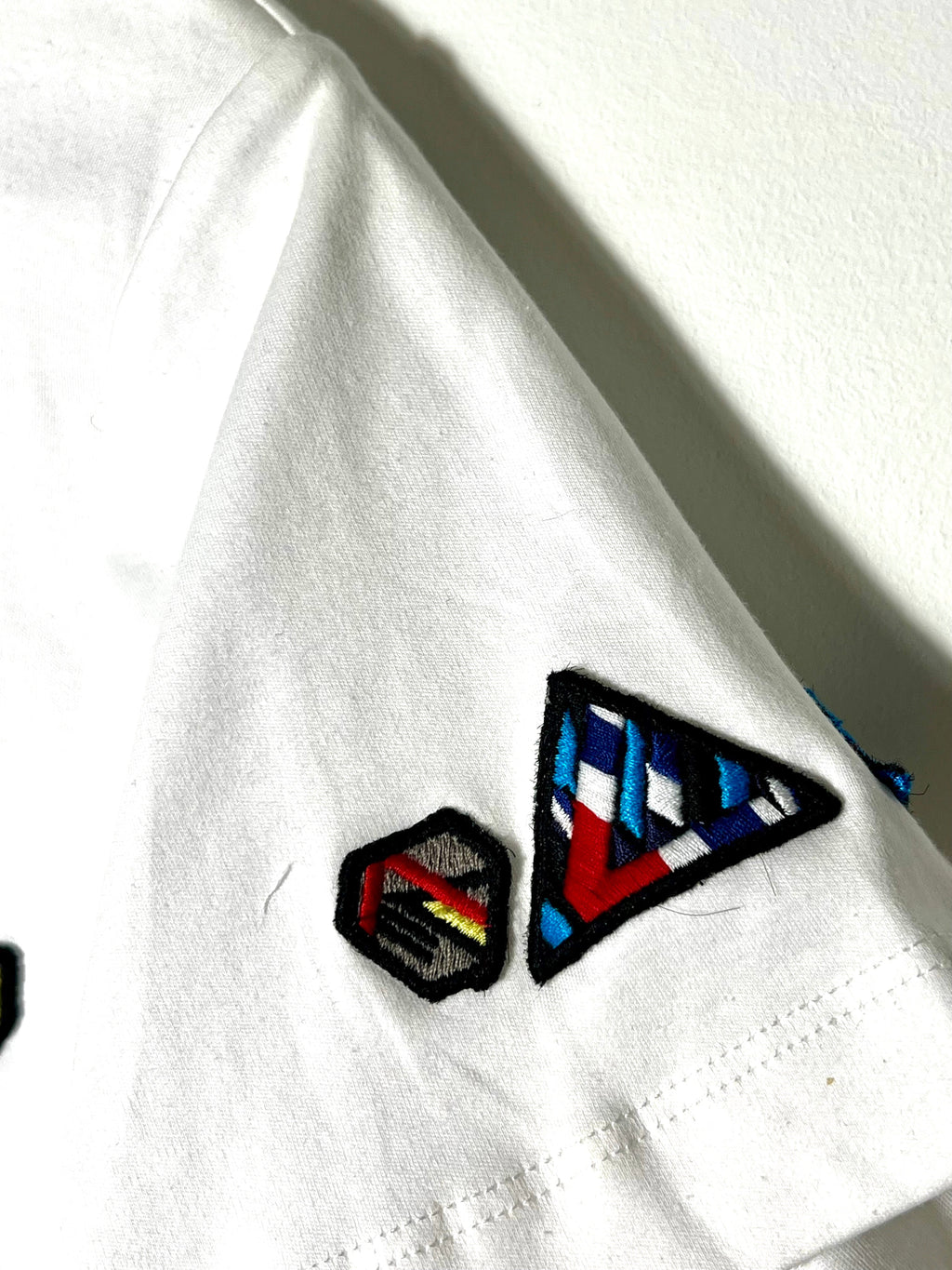 LOUIS VUITTON LOGO APPLIQUÉ PATCHES POCKET T-SHIRT
