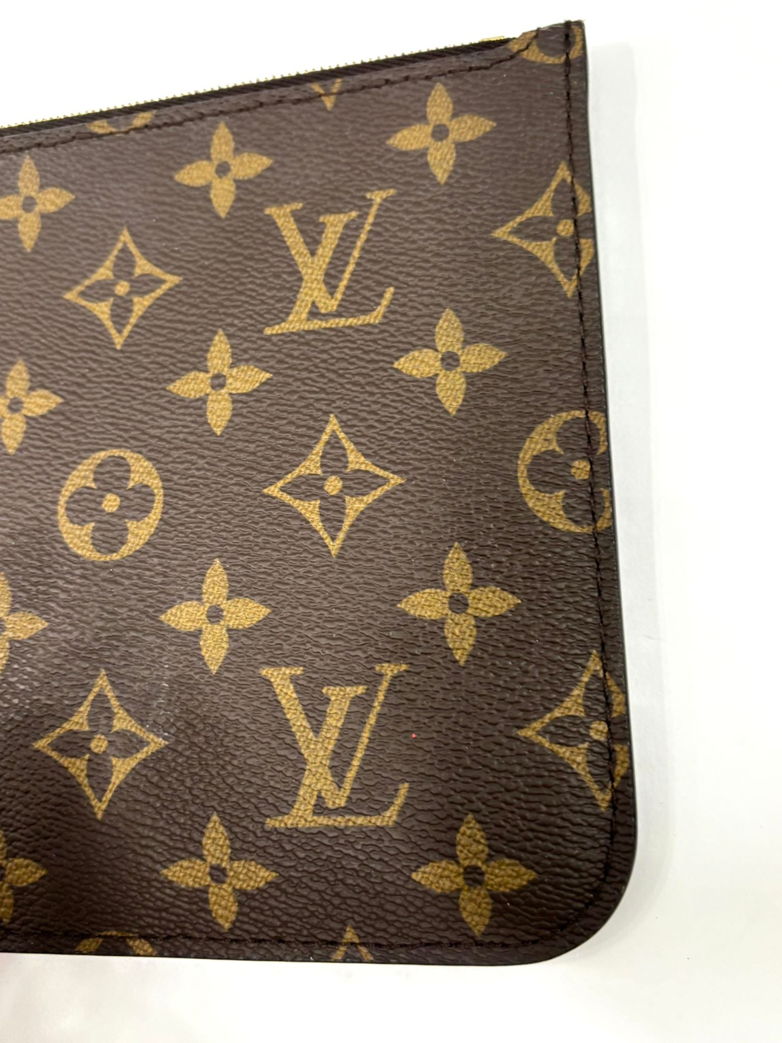 LOUIS VUITTON MONOGRAM NEVERFULL MM POCHETTE WRISTLET