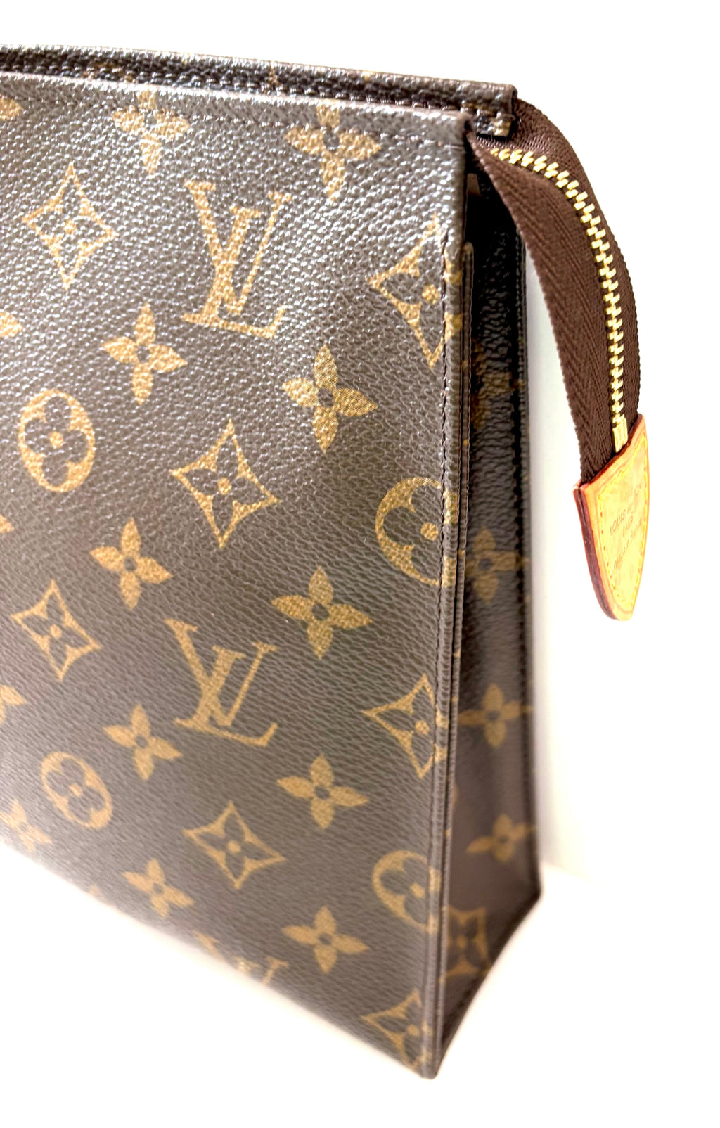 LOUIS VUITTON MONOGRAM TOILETRY POUCH 26