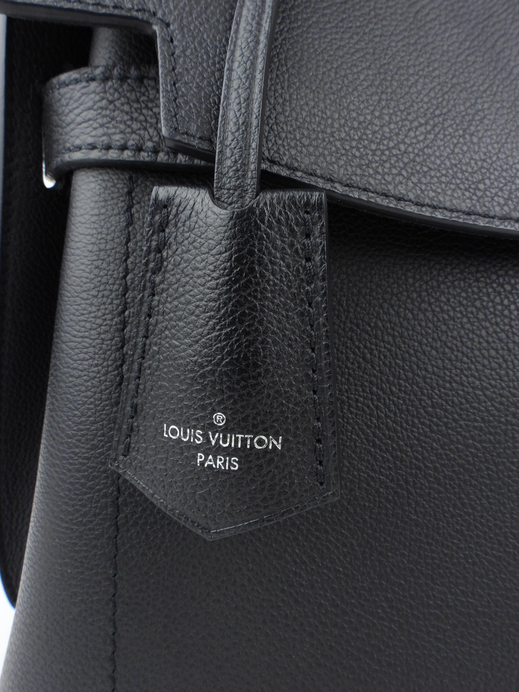 Louis Vuitton Black Grained Calfskin Leather Lockme Ever MM Two Way Top Handle Bag