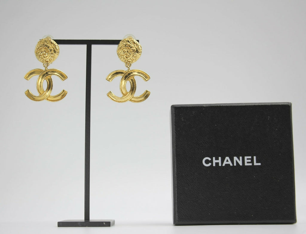 Chanel Vintage 95A Gold-plated Carved Dangle Clip-on Earrings