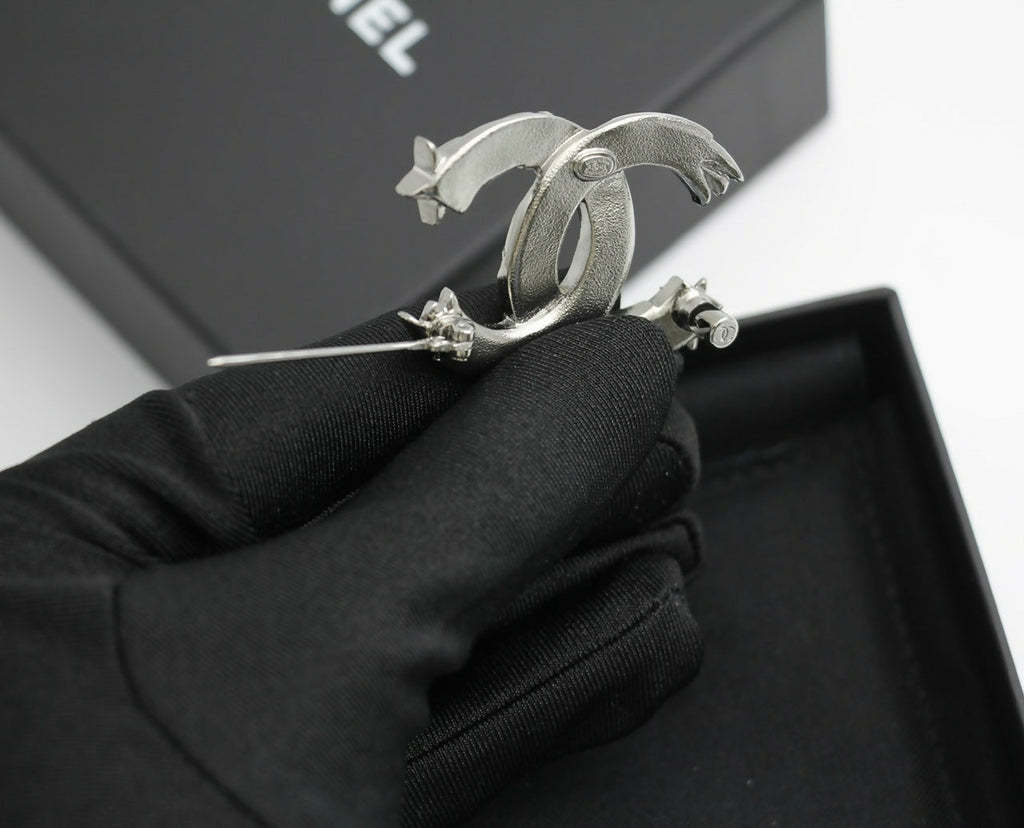Chanel C21S Rhinestone Metal Silver Star Twist Brooch