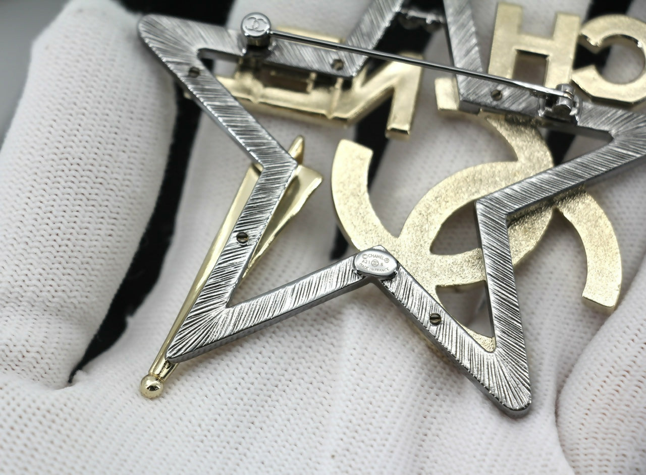 Chanel A21C Rhinestone & Imitation Pearl Hollow Star Brooch