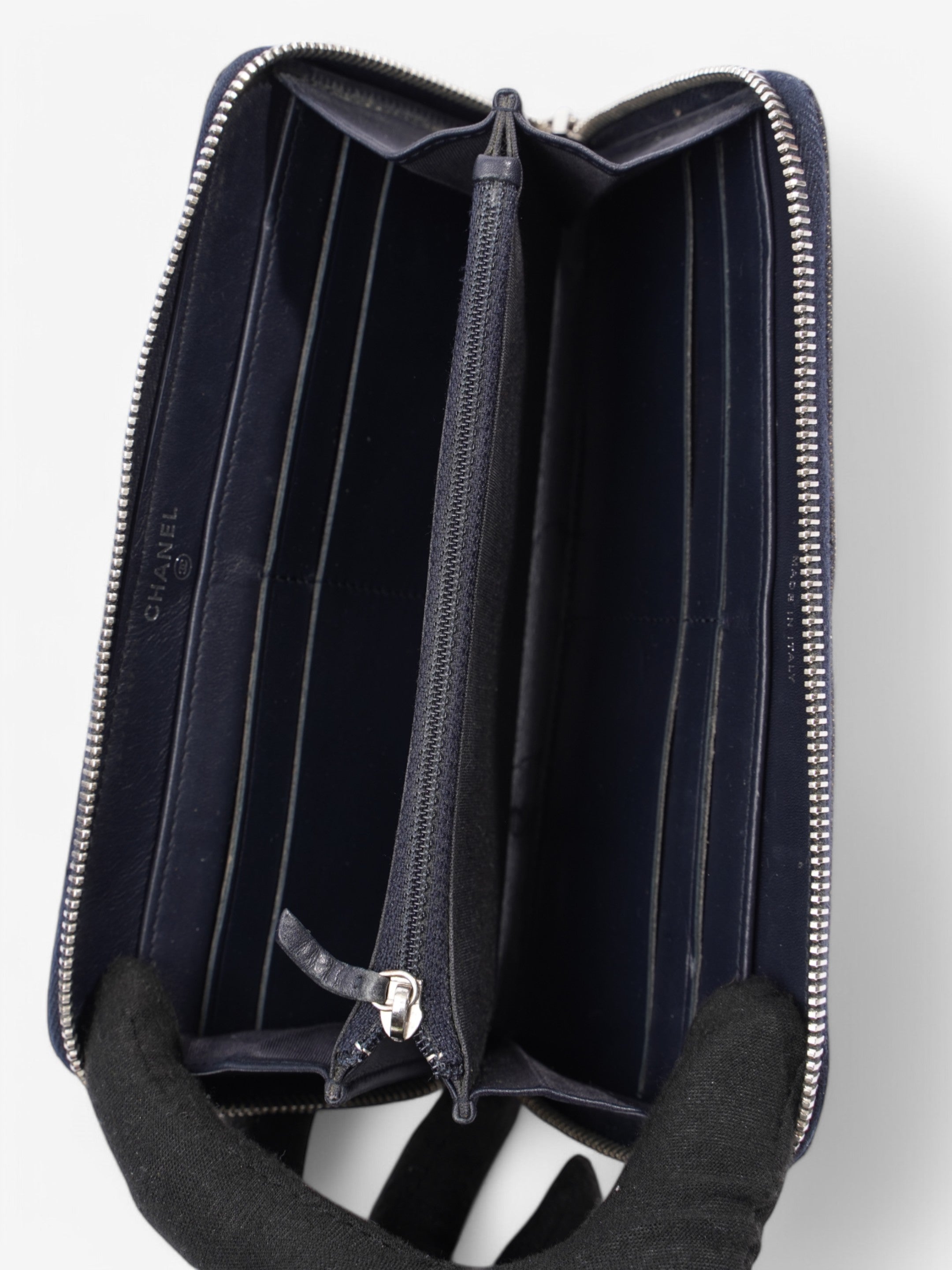 Chanel Chanel Zip Purse Navy / White Denim