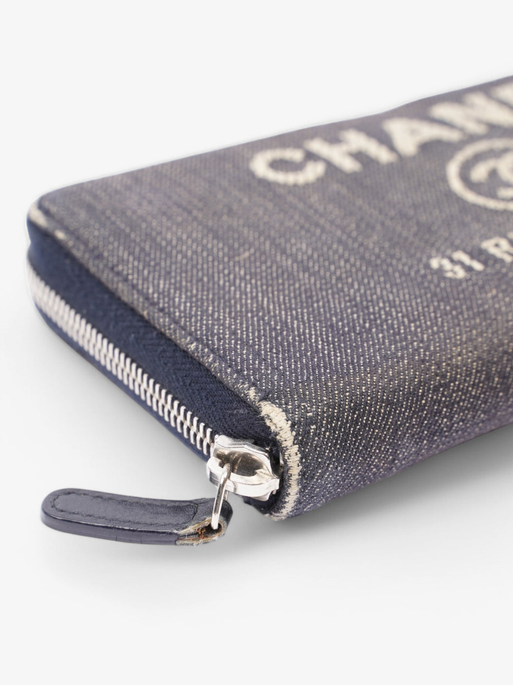 Chanel Chanel Zip Purse Navy / White Denim