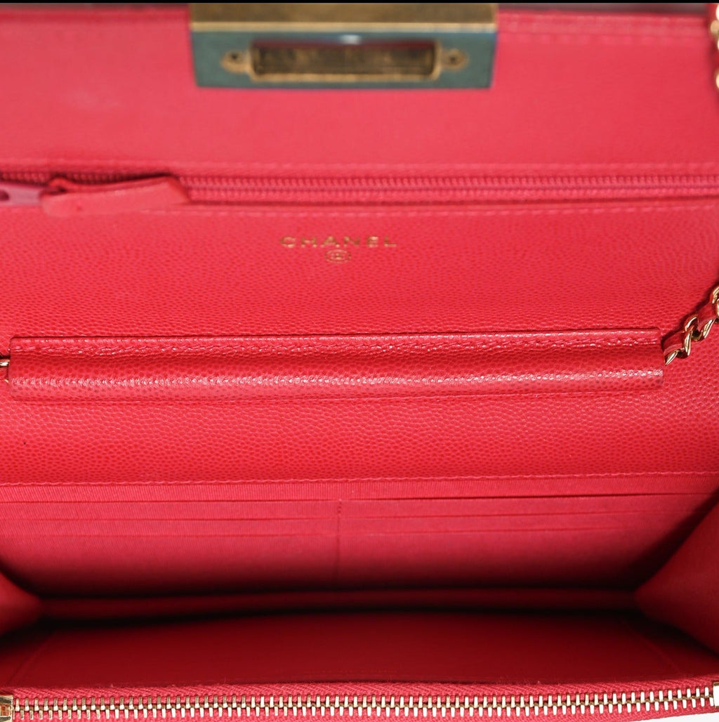 Pre-Loved Chanel™ 2016 Pink Caviar Leather Wallet On Chain