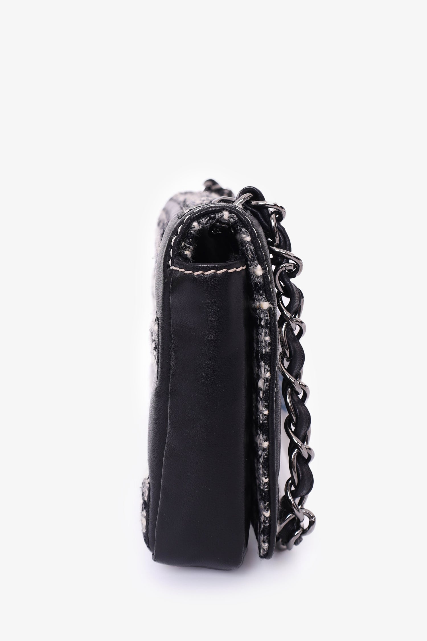 Pre-Loved Chanel™ 2004/05 Black/White Tweed/Leather Brick Reissue Flap Bag