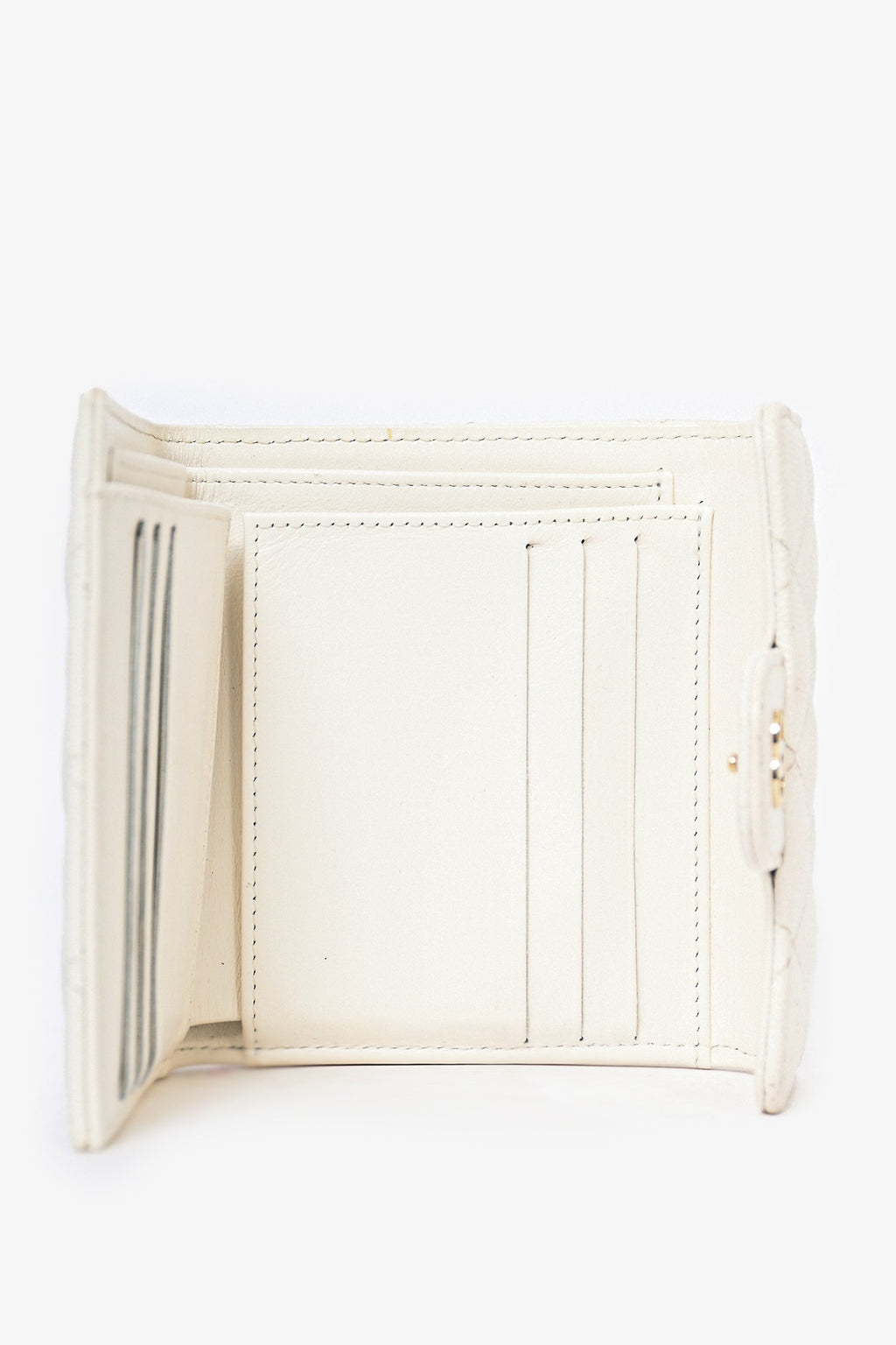 Pre-Loved Chanel™ White Caviar Quilted Flap Wallet