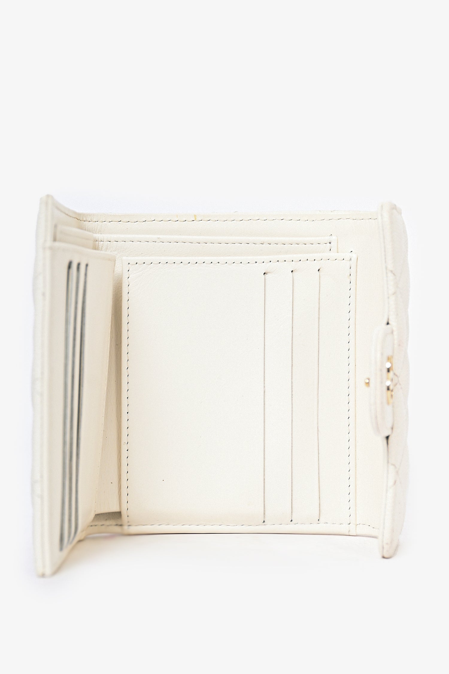 Pre-Loved Chanel™ White Caviar Quilted Flap Wallet