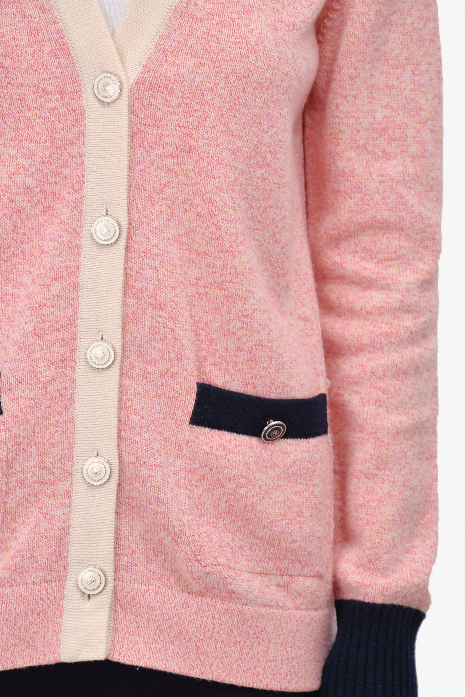 Pre-Loved Chanel™ Pink/White Cashmere igan Size 40