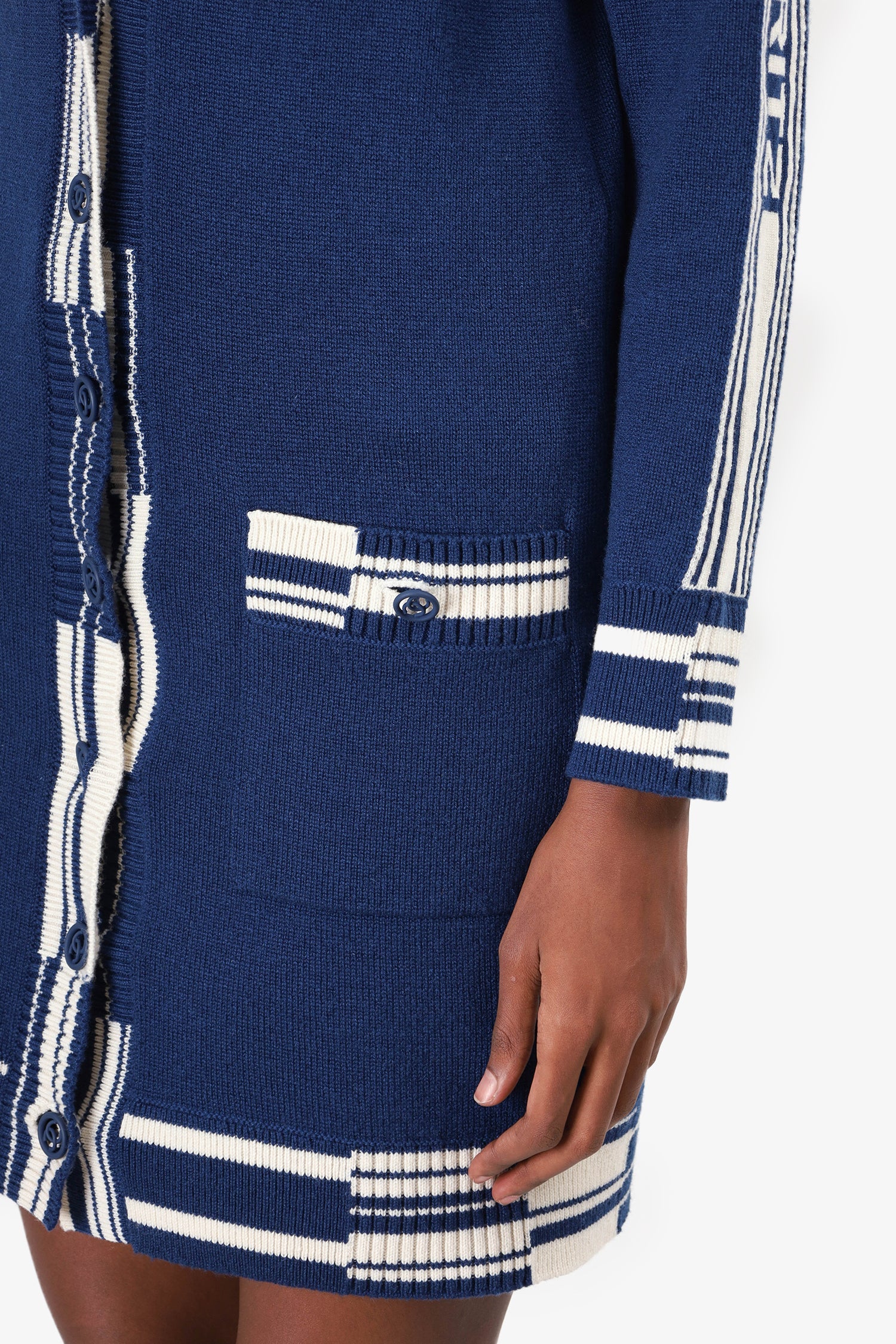 Pre-Loved Chanel™ Blue/White Cashmere Knitted igan Size 34