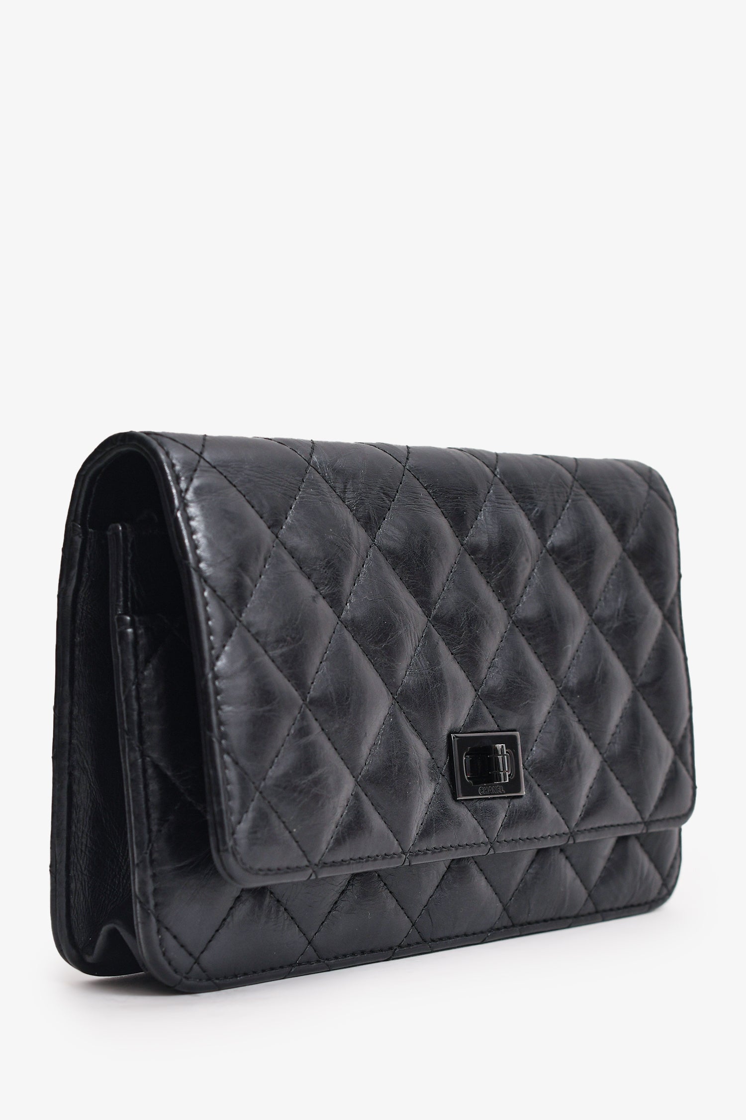 Pre-Loved Chanel™ 2016/17 Black Leather 2.55 Reissue Wallet On Chain