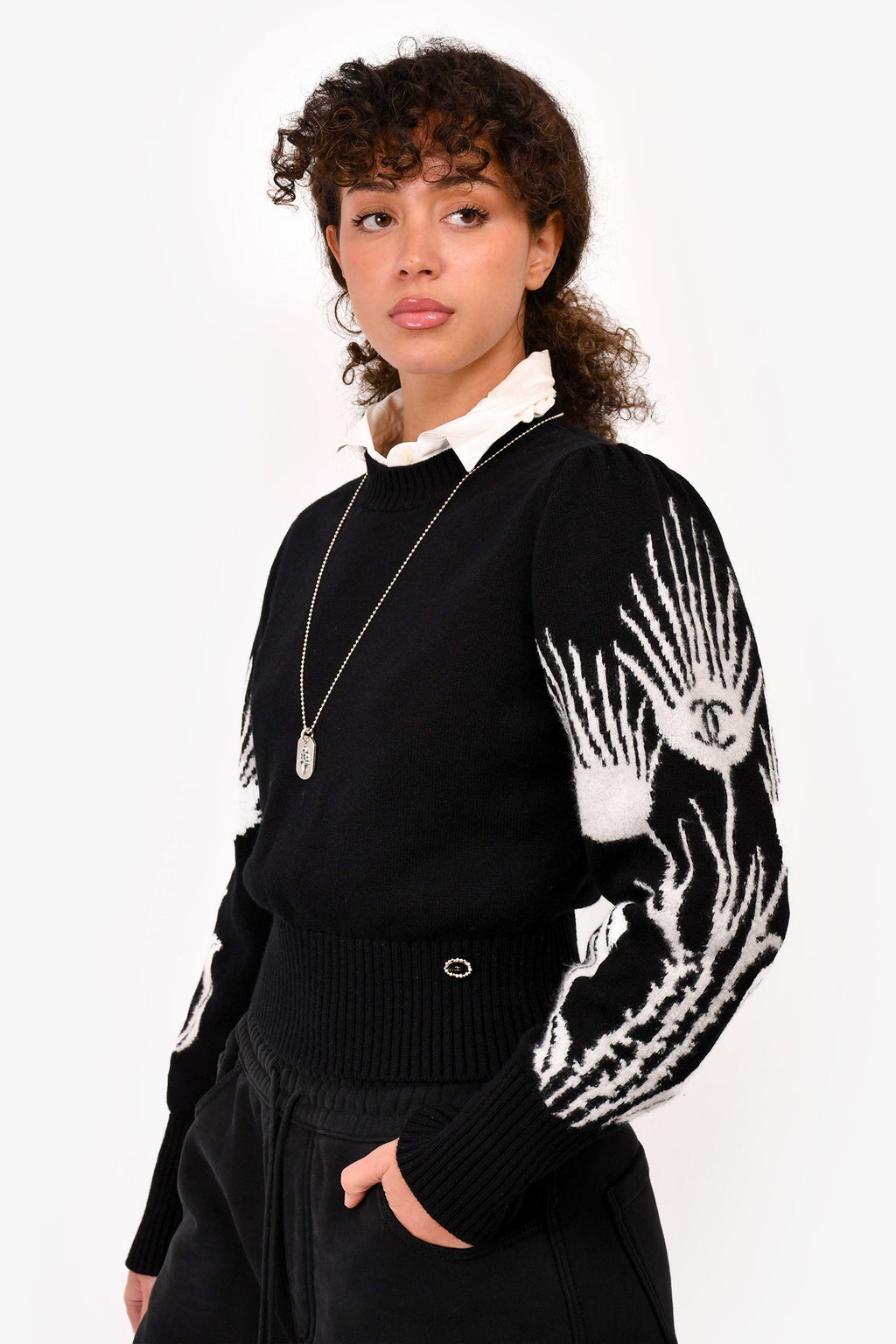 Pre-Loved Chanel™ 2021 Black Cashmere 'Le Château des Dames Sweater' Size 36