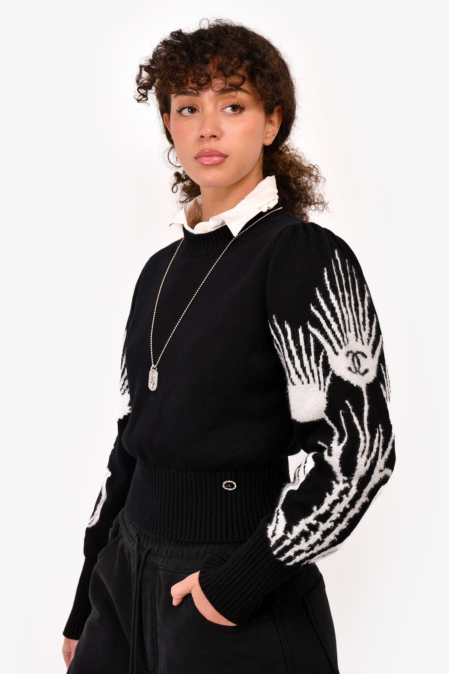 Pre-Loved Chanel™ 2021 Black Cashmere 'Le Château des Dames Sweater' Size 36
