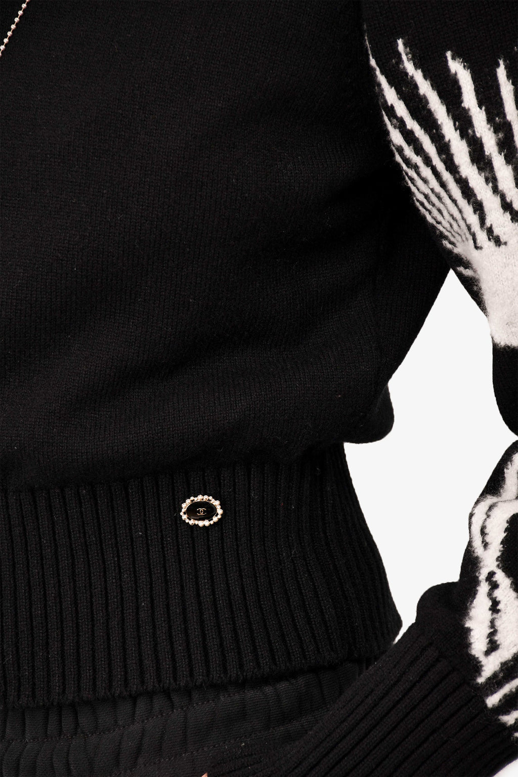 Pre-Loved Chanel™ 2021 Black Cashmere 'Le Château des Dames Sweater' Size 36