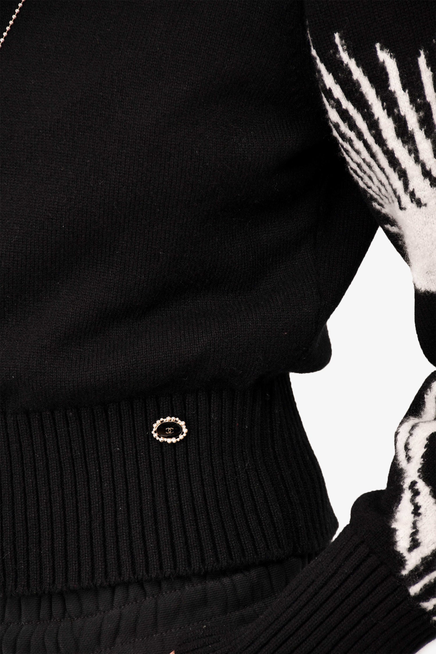Pre-Loved Chanel™ 2021 Black Cashmere 'Le Château des Dames Sweater' Size 36