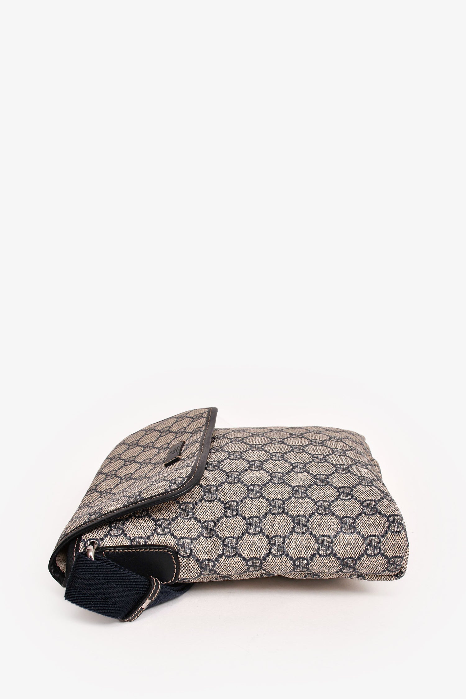 Gucci Cream/Navy GG Supreme Messenger Bag