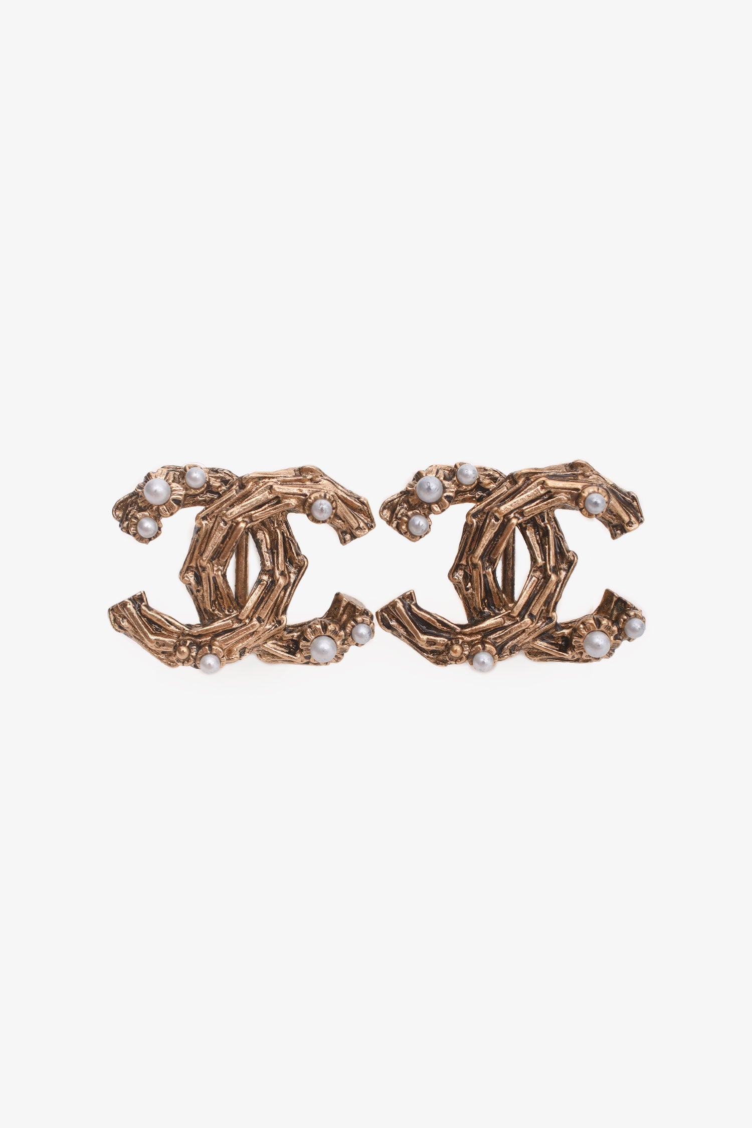 Pre-Loved Chanel™ 2017 Gold Tone Faux Pearl CC Ear Clips