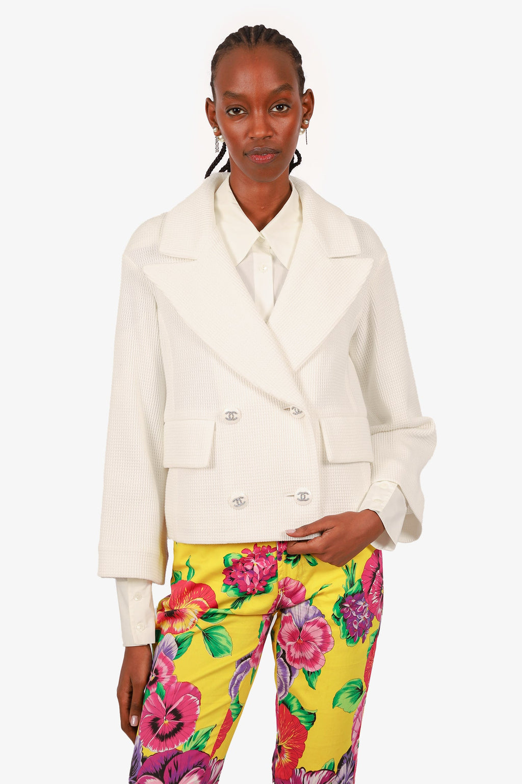 Pre-loved Chanel™  White Waffle Chain Round CC Double Breasted Jacket Size 34