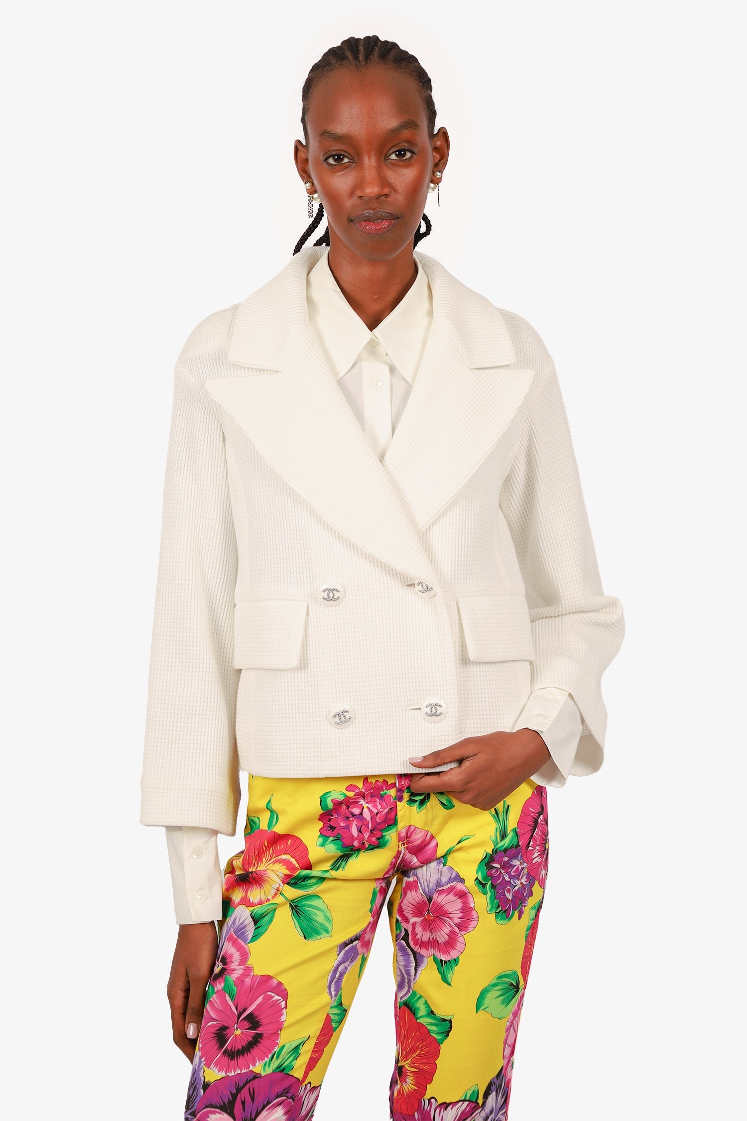 Pre-loved Chanel™  White Waffle Chain Round CC Double Breasted Jacket Size 34