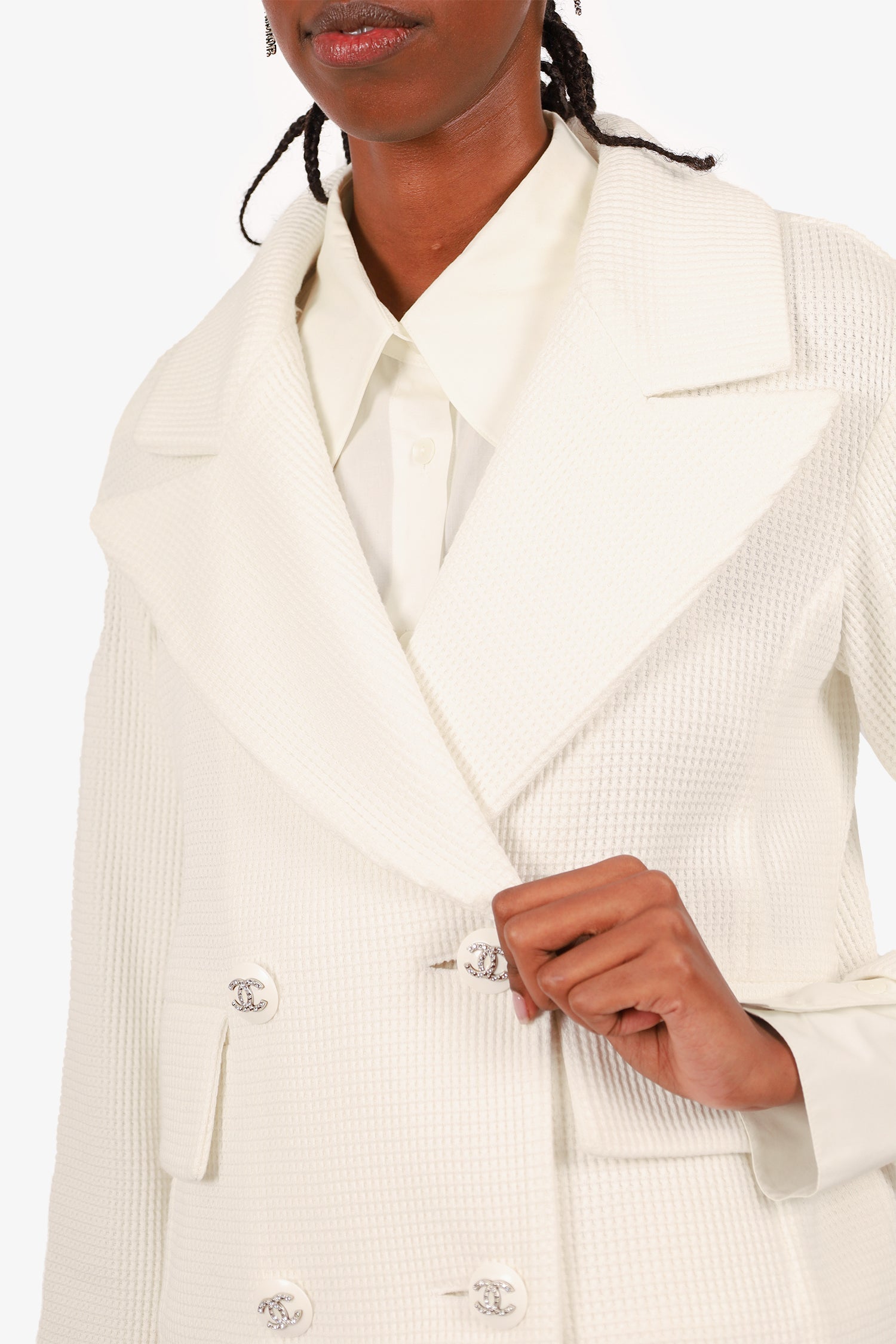 Pre-loved Chanel™  White Waffle Chain Round CC Double Breasted Jacket Size 34