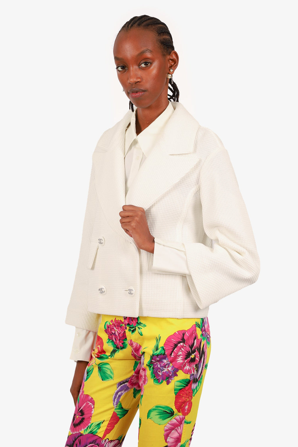 Pre-loved Chanel™  White Waffle Chain Round CC Double Breasted Jacket Size 34
