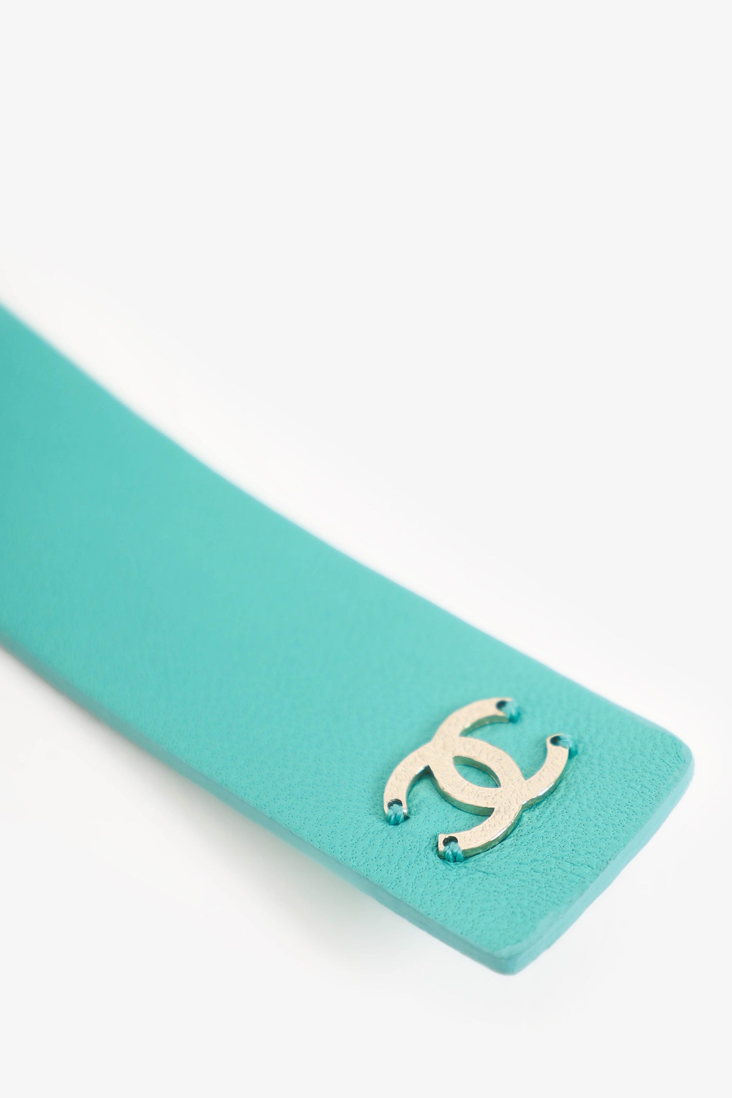 Pre-Loved Chanel™ Blue Leather Bow Chain-Link Belt