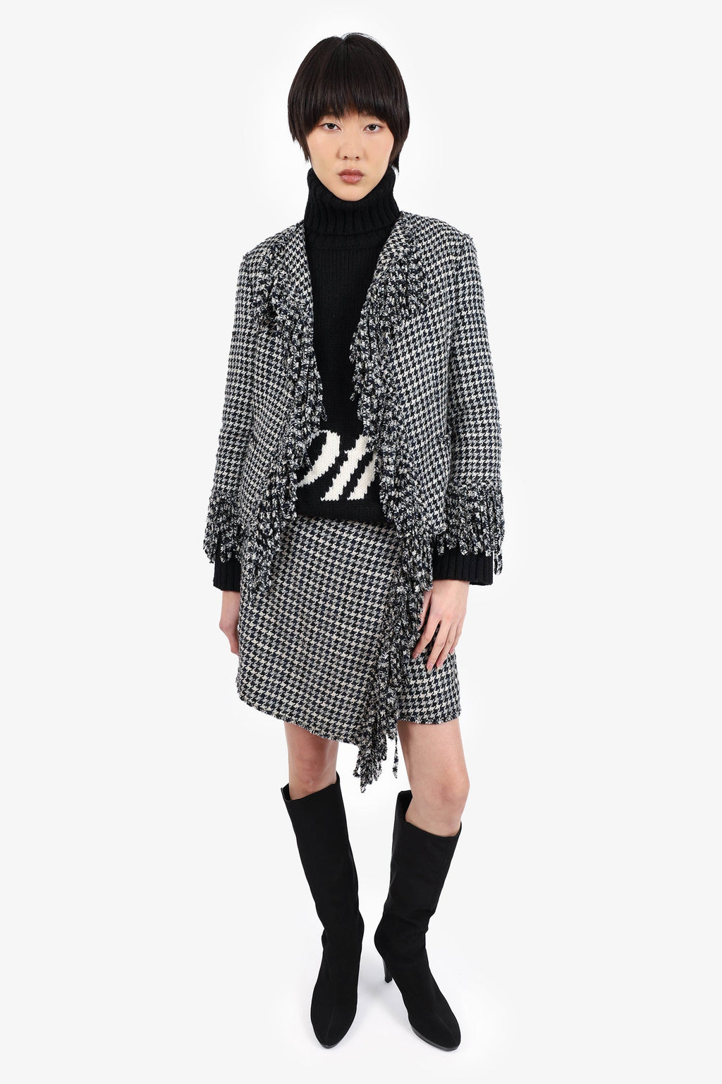 Pre-Loved Chanel™ 07P Black/White Houndstooth Tweed Fringe Jacket With Skirt Set Size 40/42