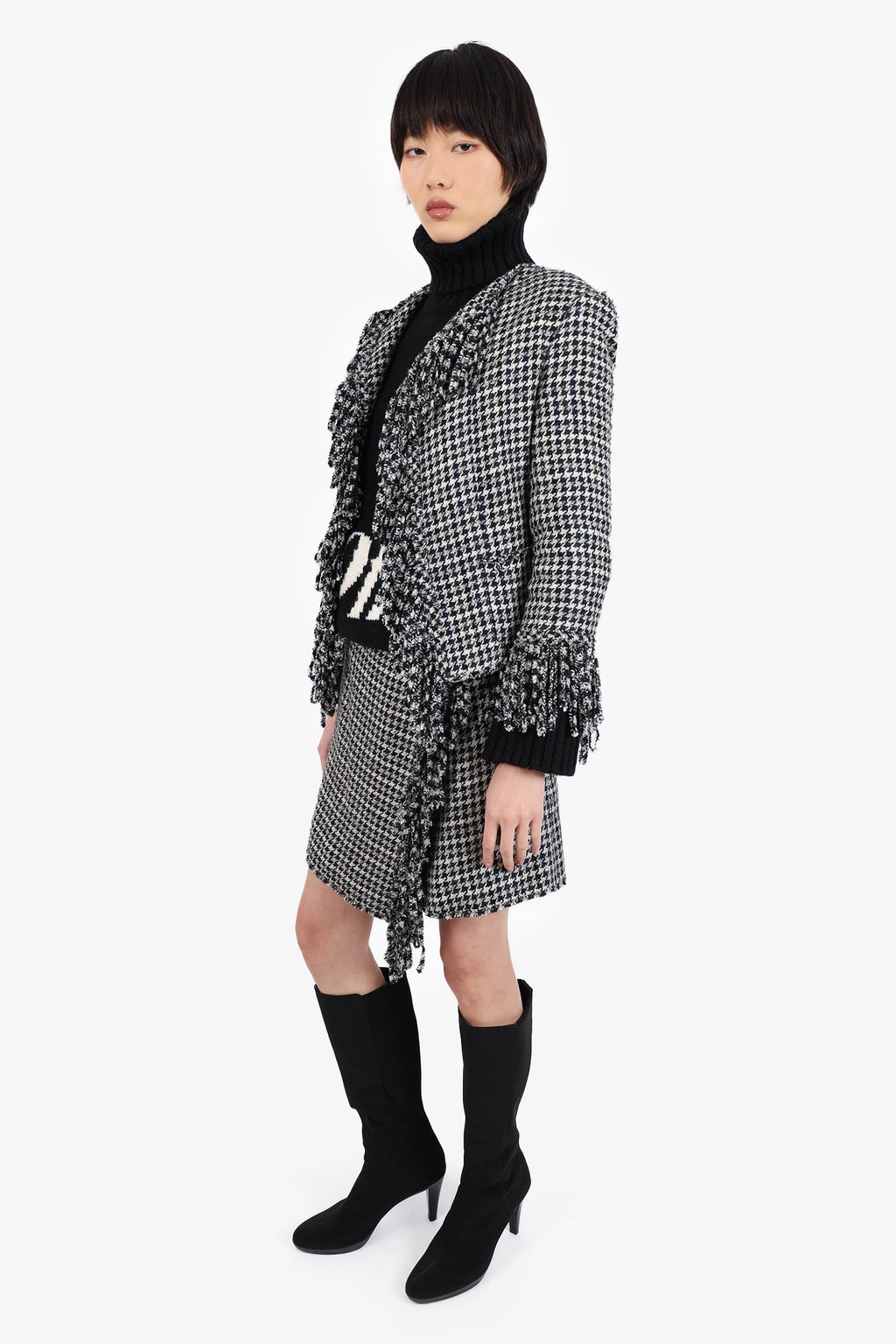 Pre-Loved Chanel™ 07P Black/White Houndstooth Tweed Fringe Jacket With Skirt Set Size 40/42