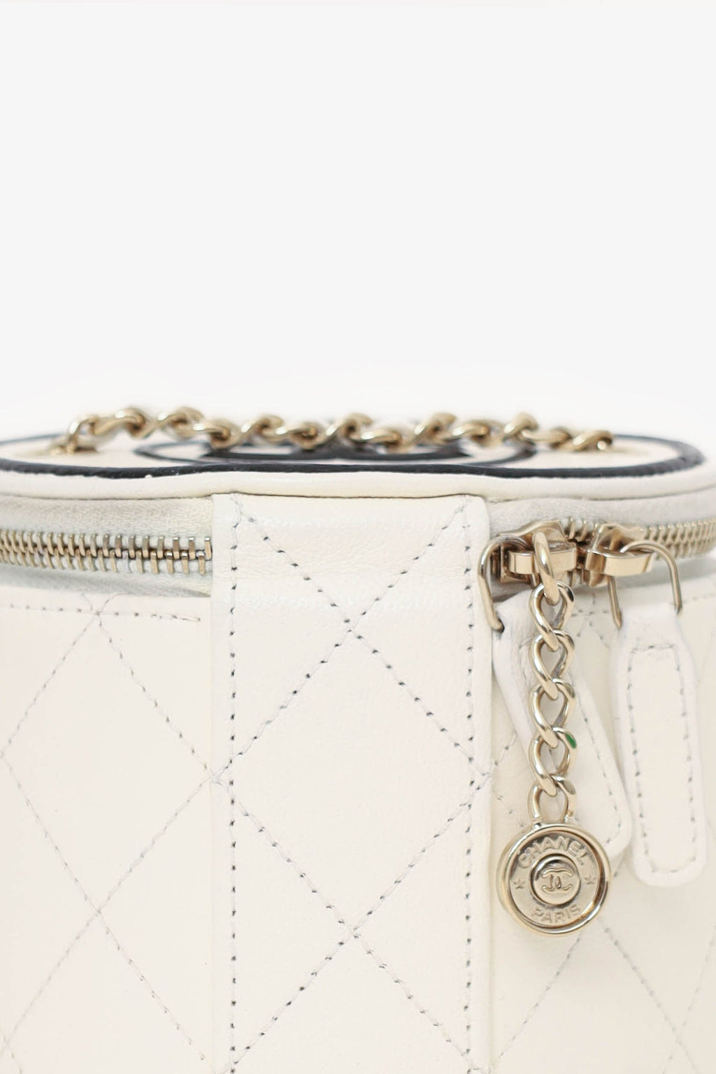 Pre-Loved Chanel™ 2021 White Quilted Round Vanity Case with Chain