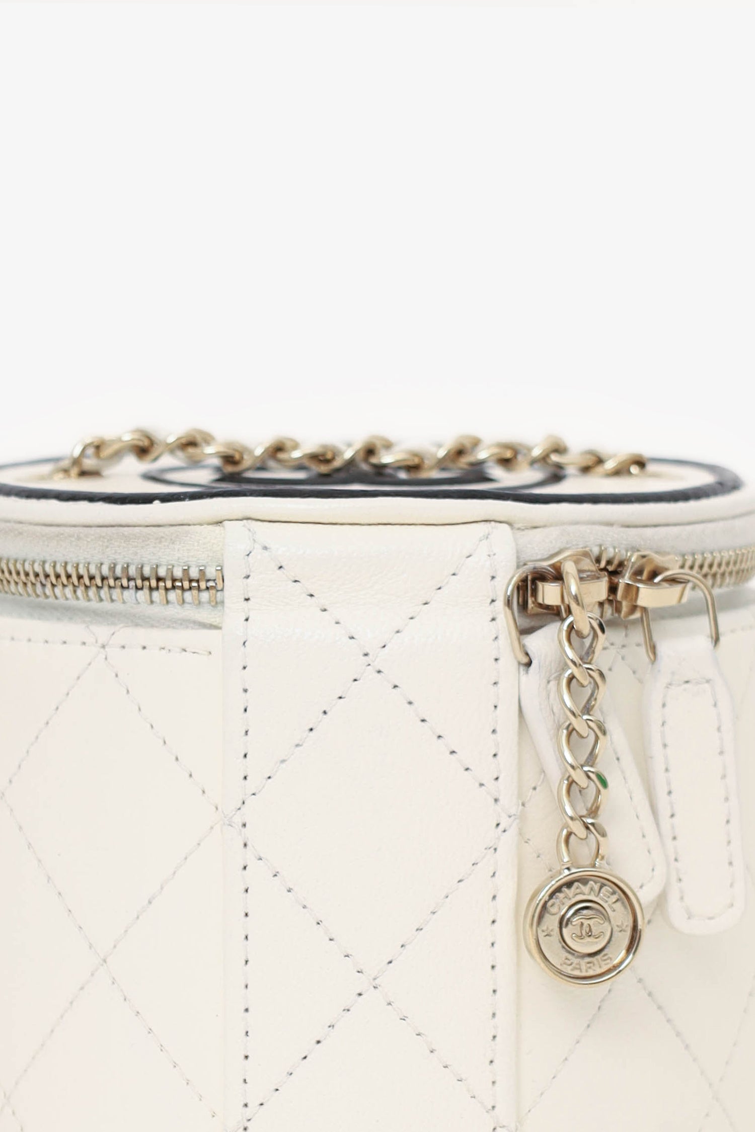 Pre-Loved Chanel™ 2021 White Quilted Round Vanity Case with Chain